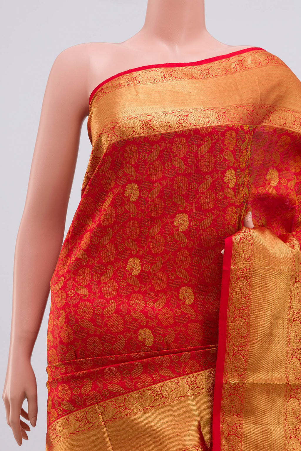 Border image of Pure Silk Pure Zari Red Kanchipuram Saree with Jacquard With Zari Butta on the body and Zari Border. 