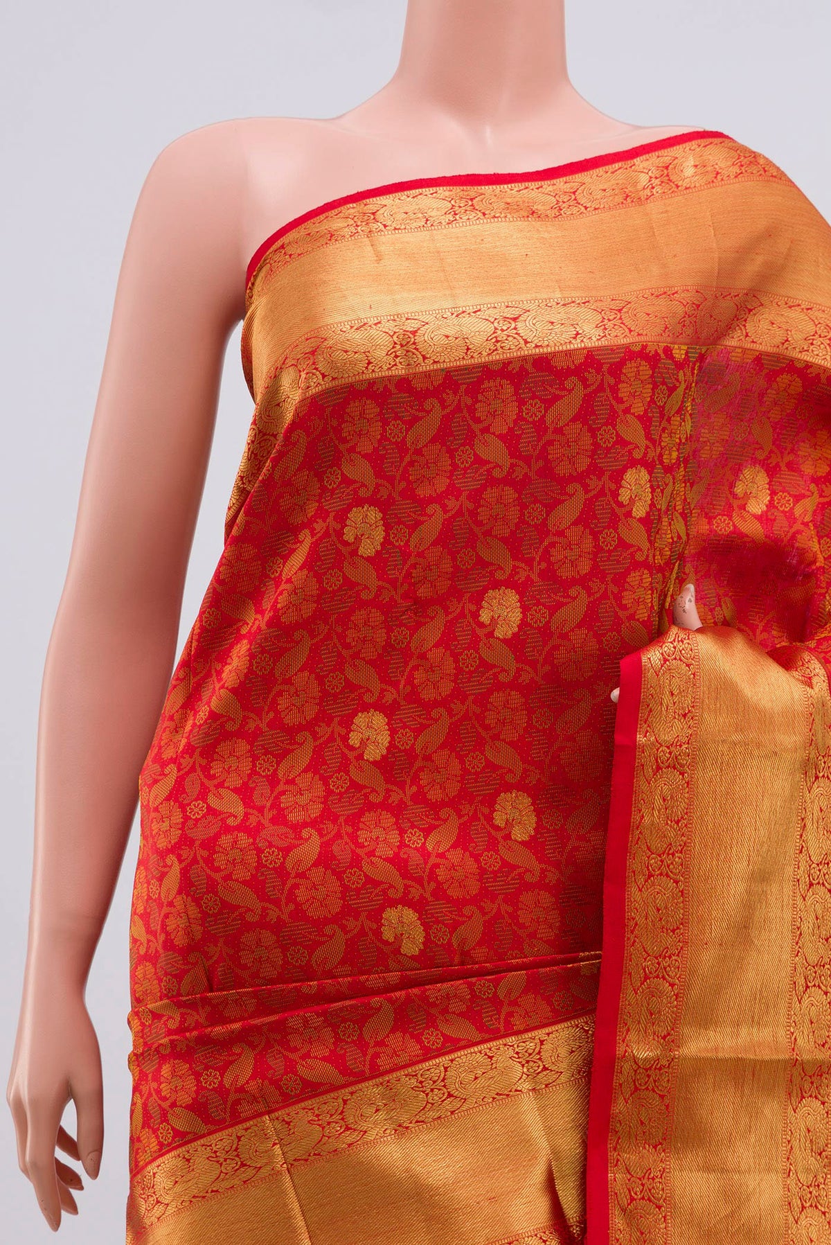 Border image of Pure Silk Pure Zari Red Kanchipuram Saree with Jacquard With Zari Butta on the body and Zari Border. 