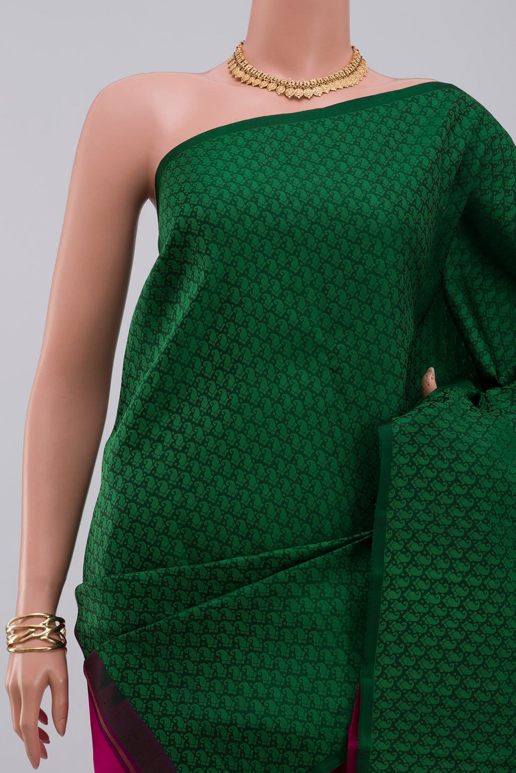 Border image of Green Kanchipuram Saree with Partli on the body and Without Border. 