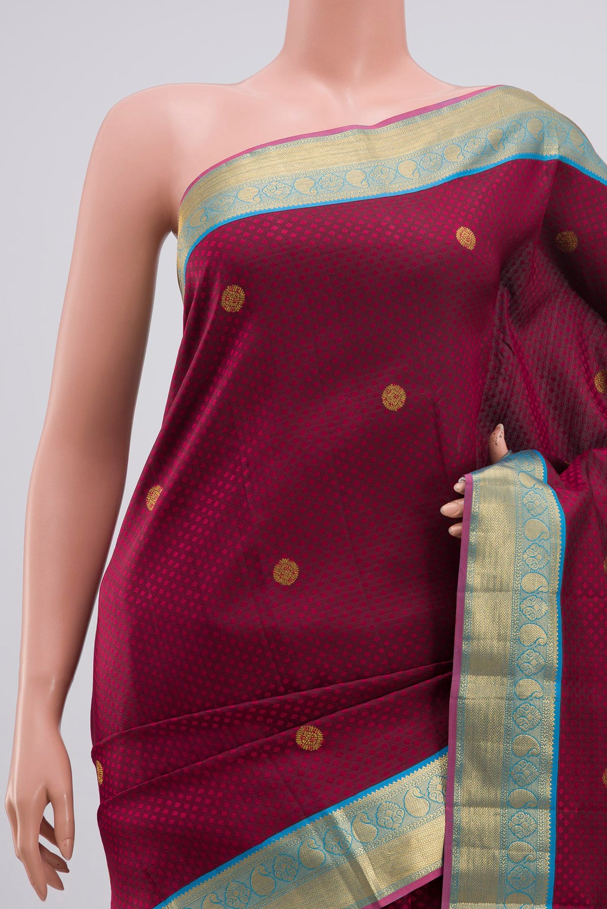 Border image of Maroon Kanjivaram Saree with Jacquard With Zari Butta on the body and Zari Border. 