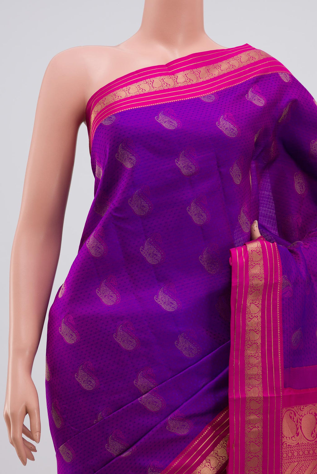 Border image of Purple Kanchipuram Saree with Jacquard With Zari Butta on the body and Zari Border. 