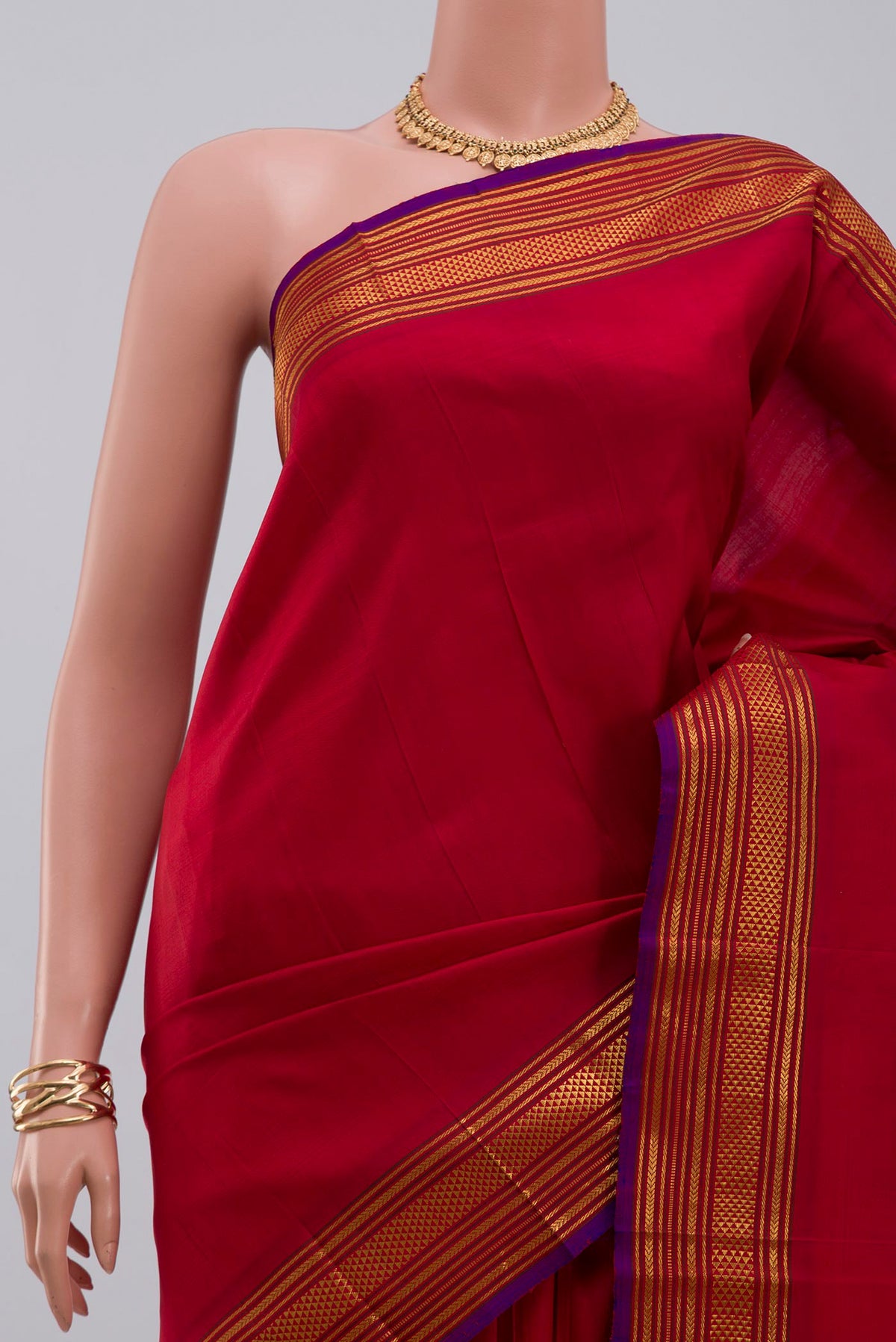 Border image of Pure Silk Pure Zari Red Kanjivaram Saree with Plain Body and Zari Border. 
