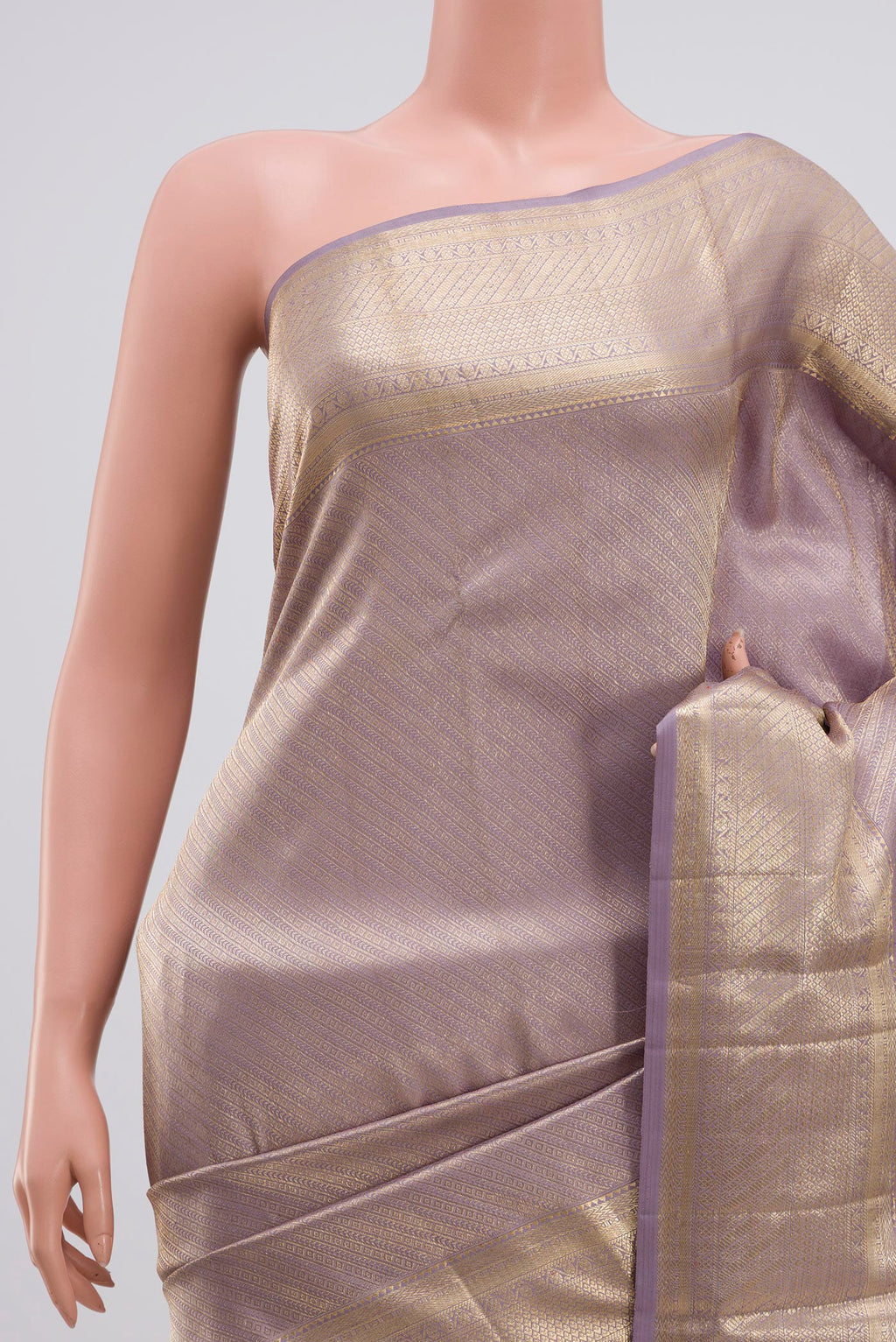 Border image of Lavender Kanchipuram Silk Saree with Zari Brocade on the body and Zari Border. 
