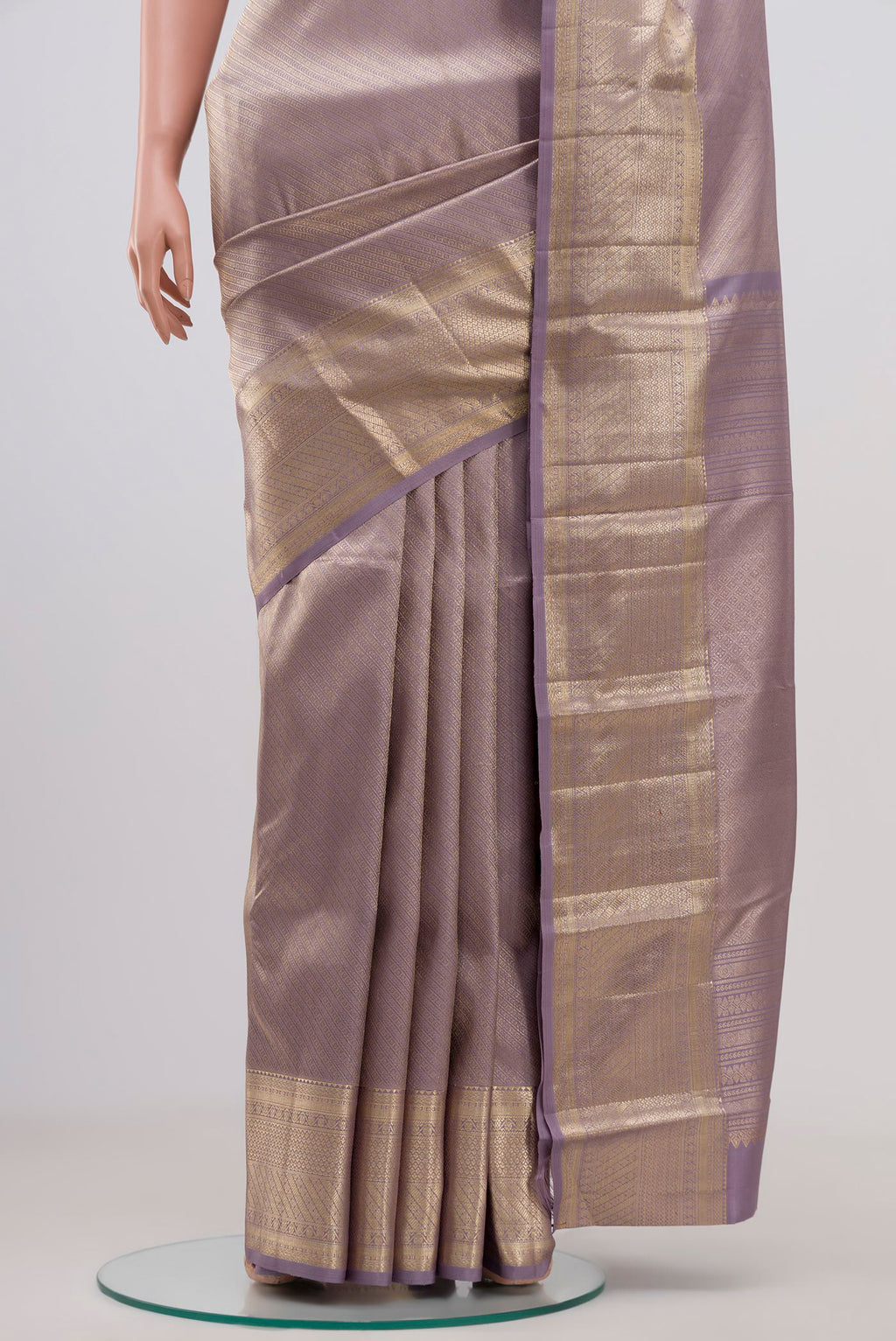 Pleats and pallu of Lavender Kanchipuram Silk Saree with Zari Brocade on the body and Zari Border. 