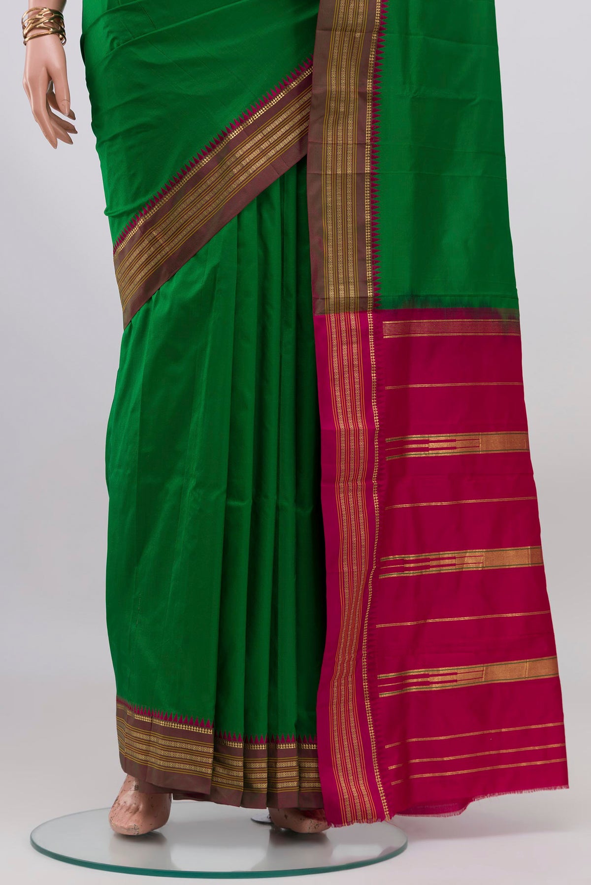 Pleats and pallu of Green Narayanpet Silk Saree with Plain Body and Zari Border. 