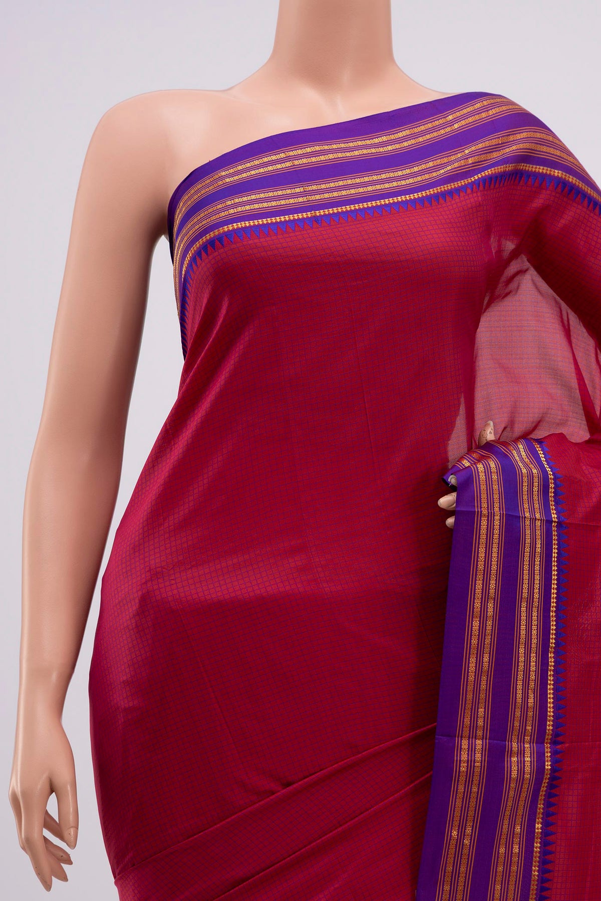 Border image of Pink Narayanpet Silk Saree with Checked design on the body and Thin Zari Line. 