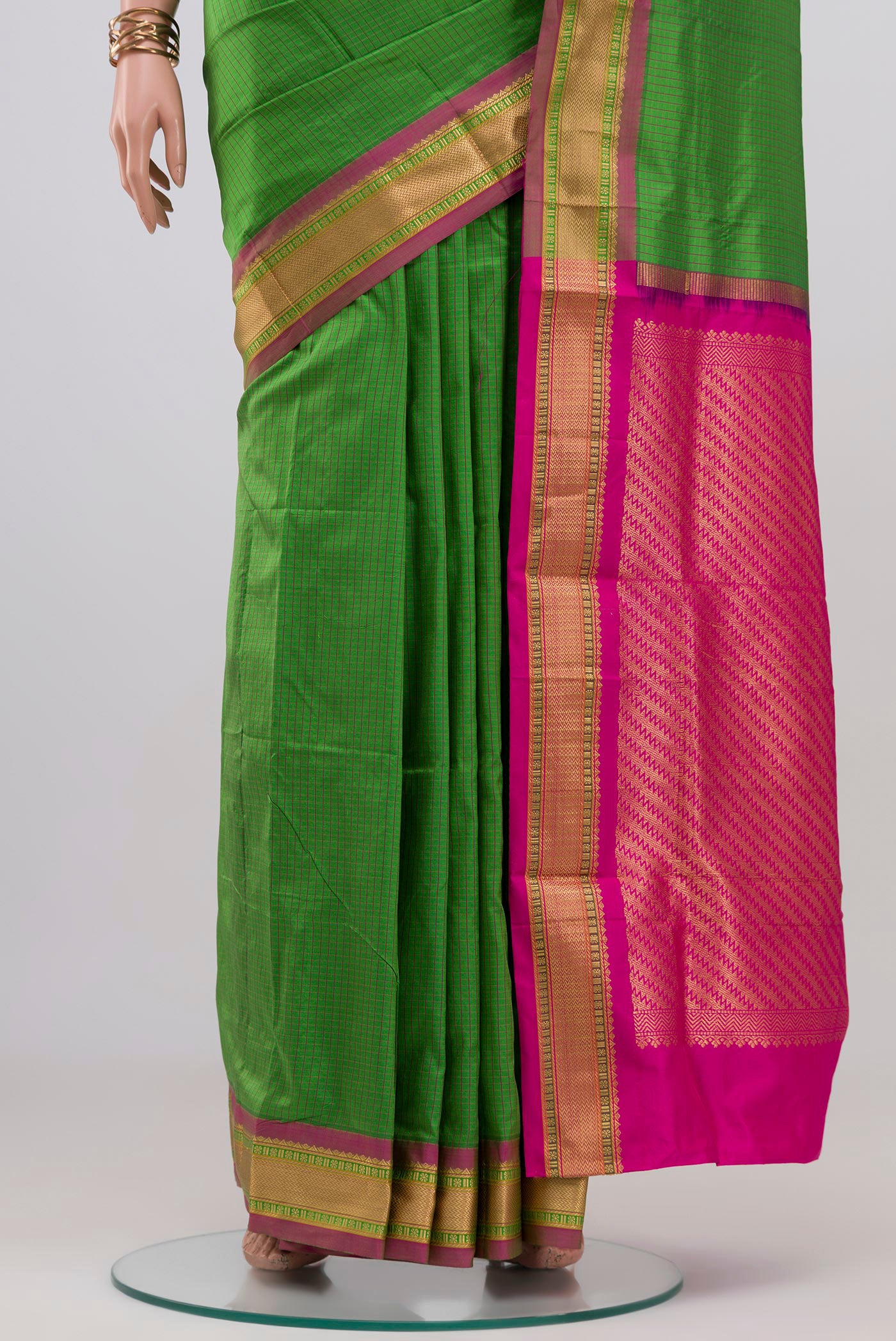 Pleats and pallu of Green Narayanpet Silk Saree with Checked design on the body and Zari Border. 