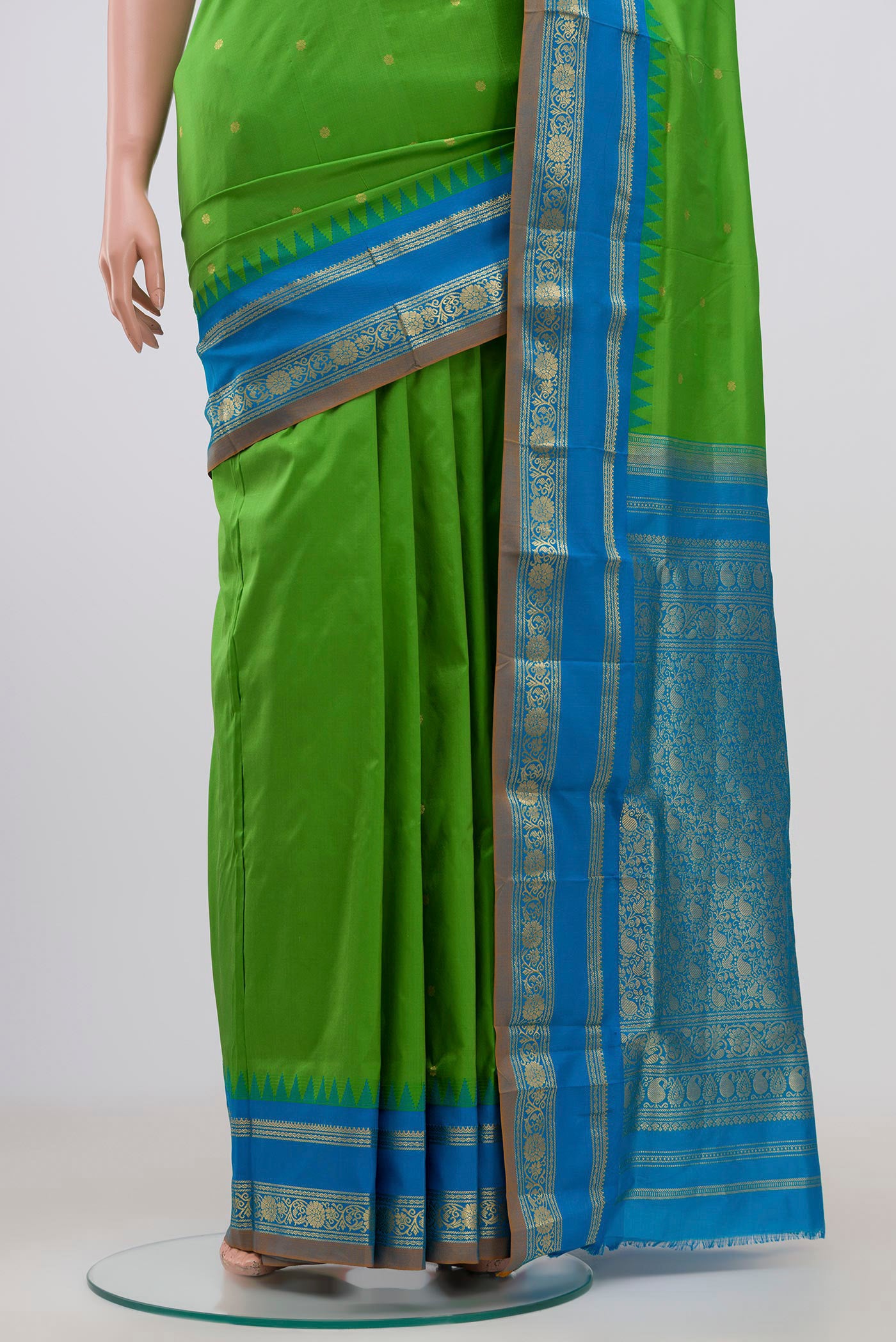 Pleats and pallu of Green Narayanpet Silk Saree with Zari Butta on the body and Zari Border. 