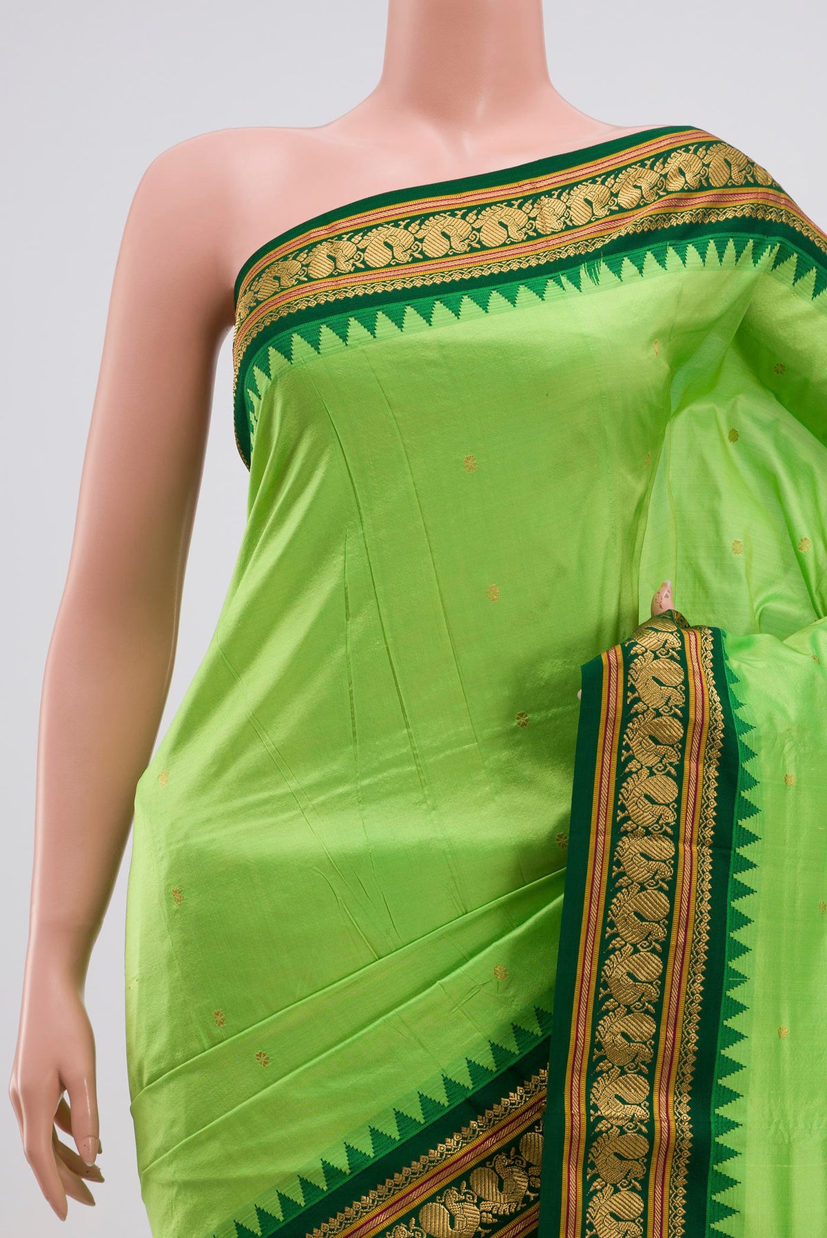 Border image of Parrot Green Bangalore Silk Saree with Zari Butta on the body and Zari Border. 