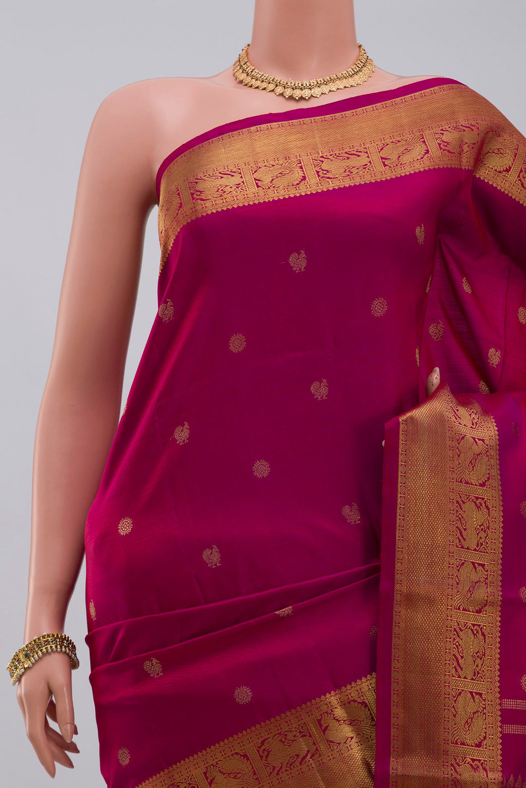 Border image of Pure Silk Pure Zari Pink Kanjivaram Saree with Zari Butta on the body and Zari Border. 