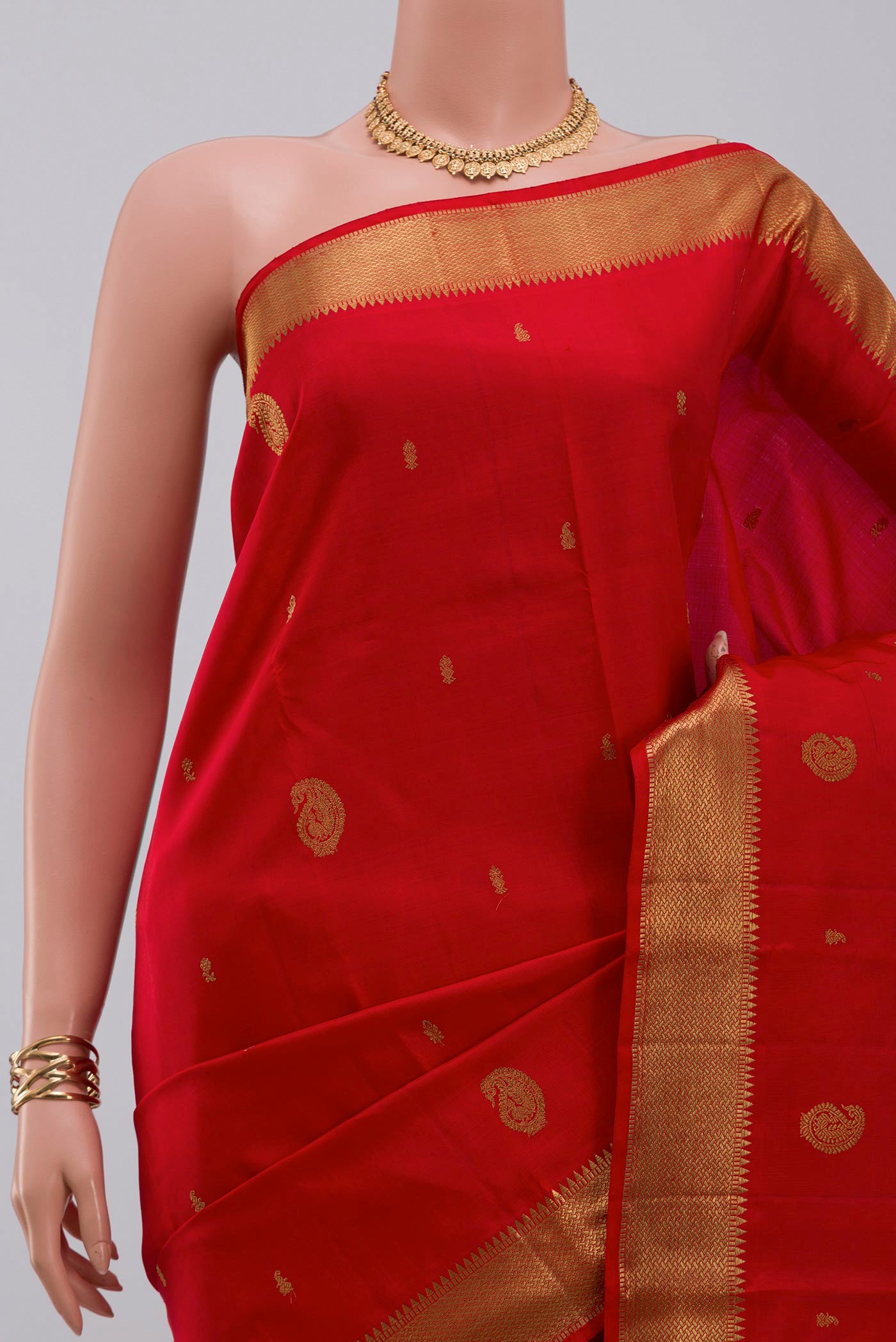 Border image of Pure Silk Pure Zari Red Kanchipuram Saree with Zari Butta on the body and Zari Border. 