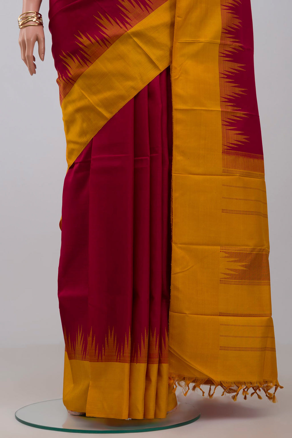 Pleats and pallu of Maroon Kanjivaram Silk Saree with Plain Body and Temple Border. 