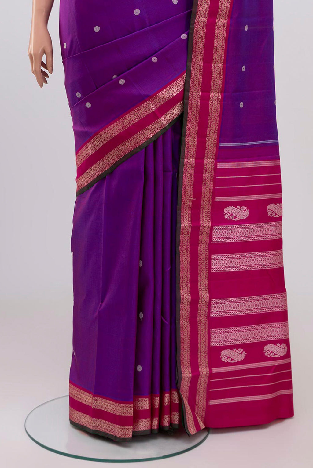 Pleats and pallu of Blue Dual Tone Kanchipuram Silk Saree with Thread Butta on the body and Thread Border. 