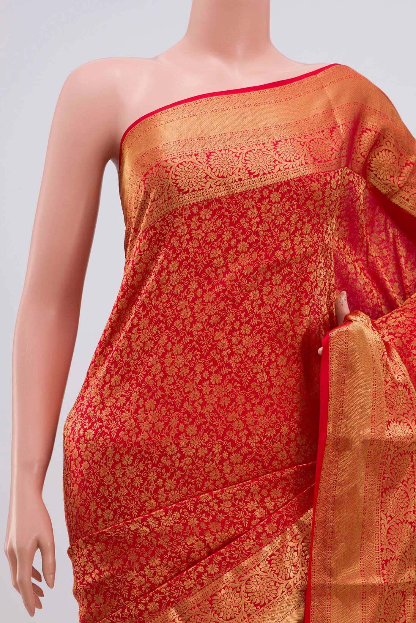 Border image of Red Bangalore Silk Saree with Zari Brocade on the body and Zari Border. 