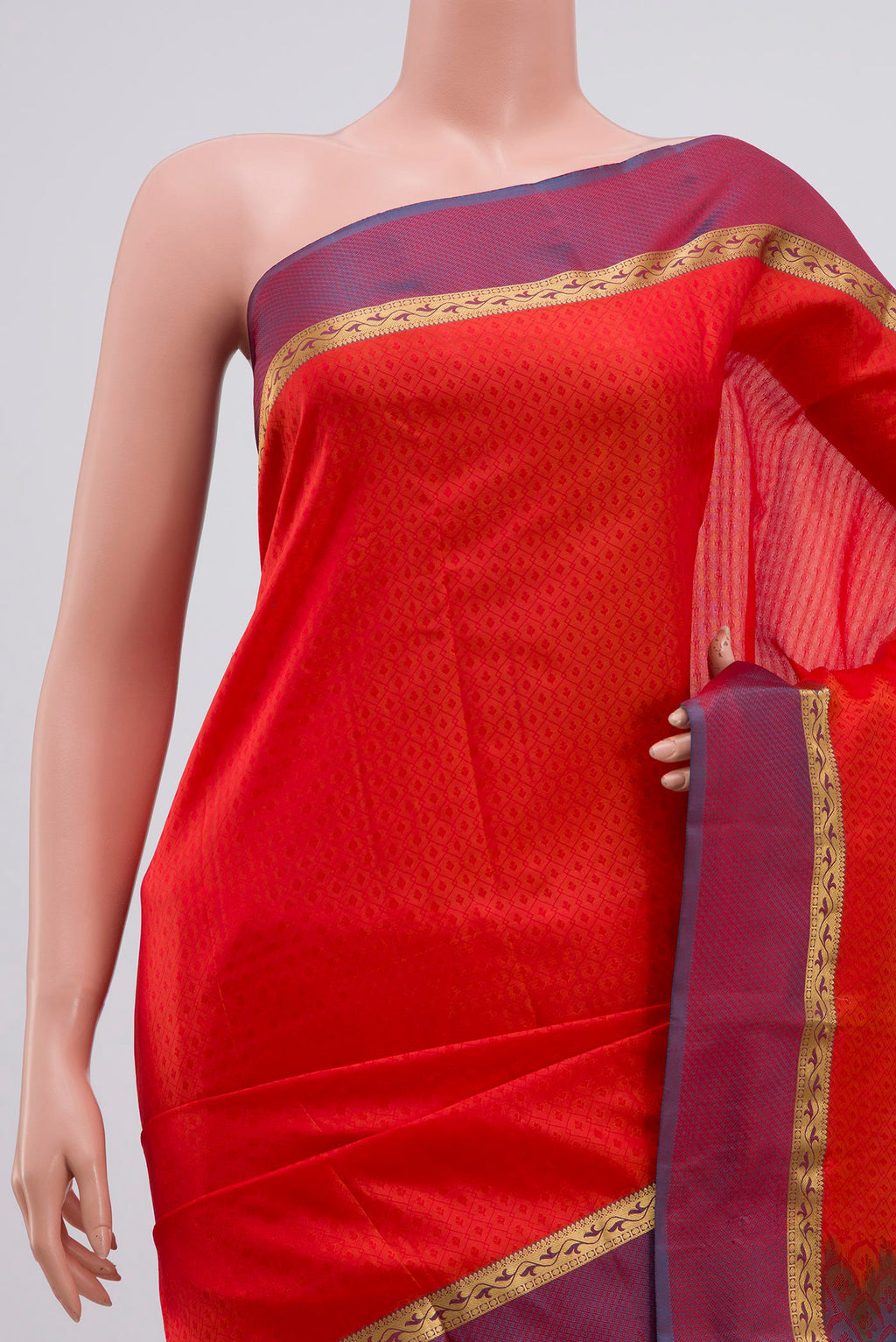 Border image of Red Kanchipuram Silk Saree with Jacquard design on the body and Thin Zari Line. 
