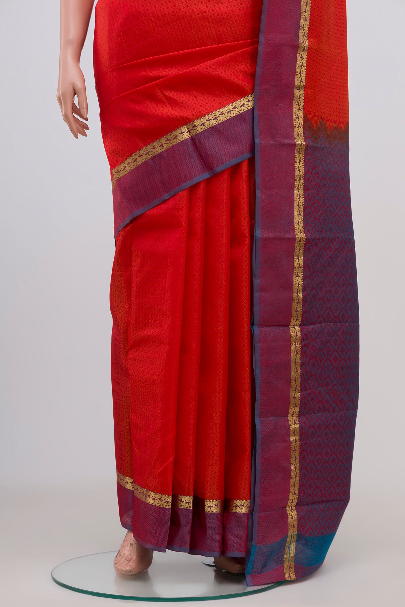 Pleats and pallu of Red Kanchipuram Silk Saree with Jacquard design on the body and Thin Zari Line. 