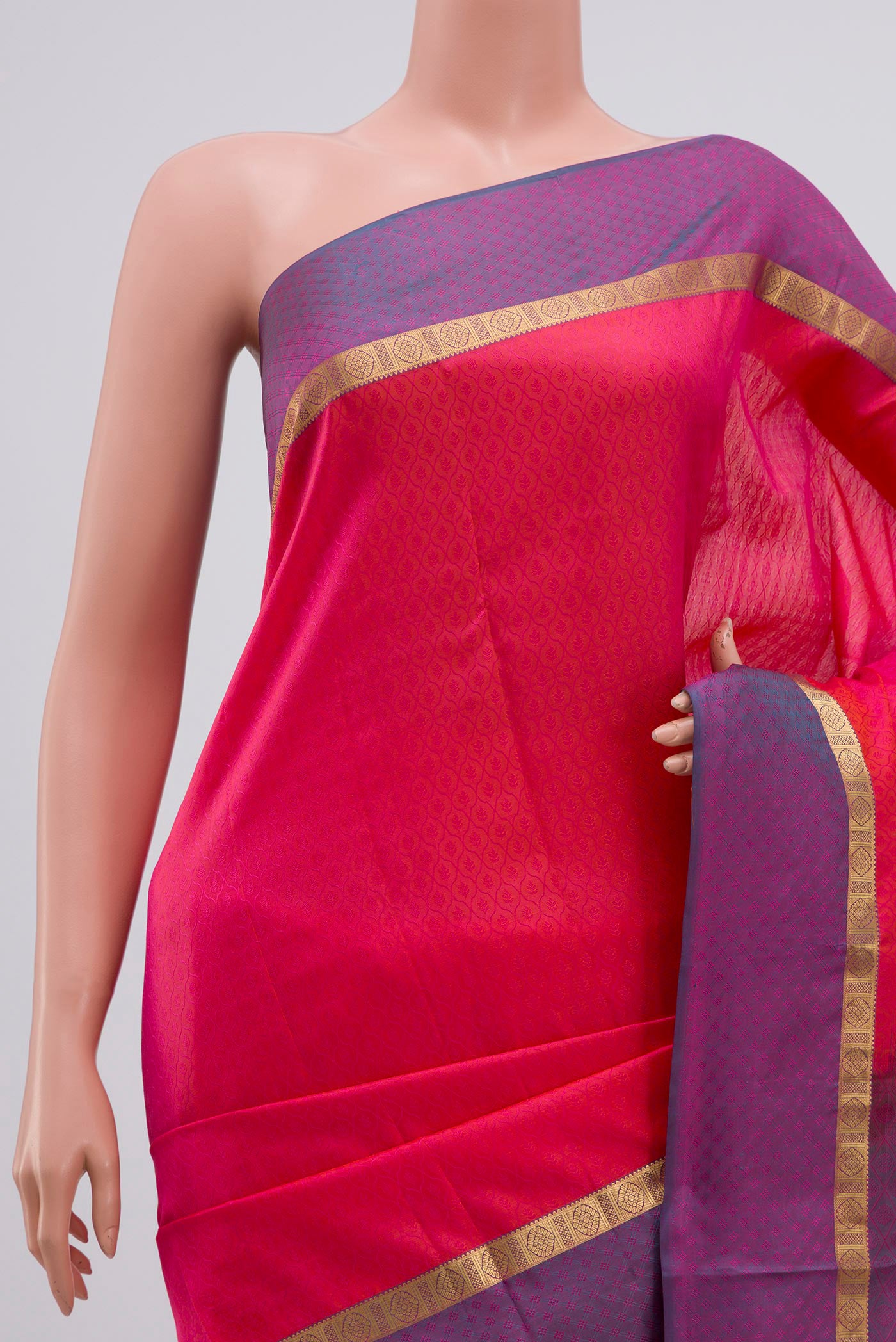 Border image of Pink Kanchipuram Silk Saree with Jacquard design on the body and Thin Zari Line. 