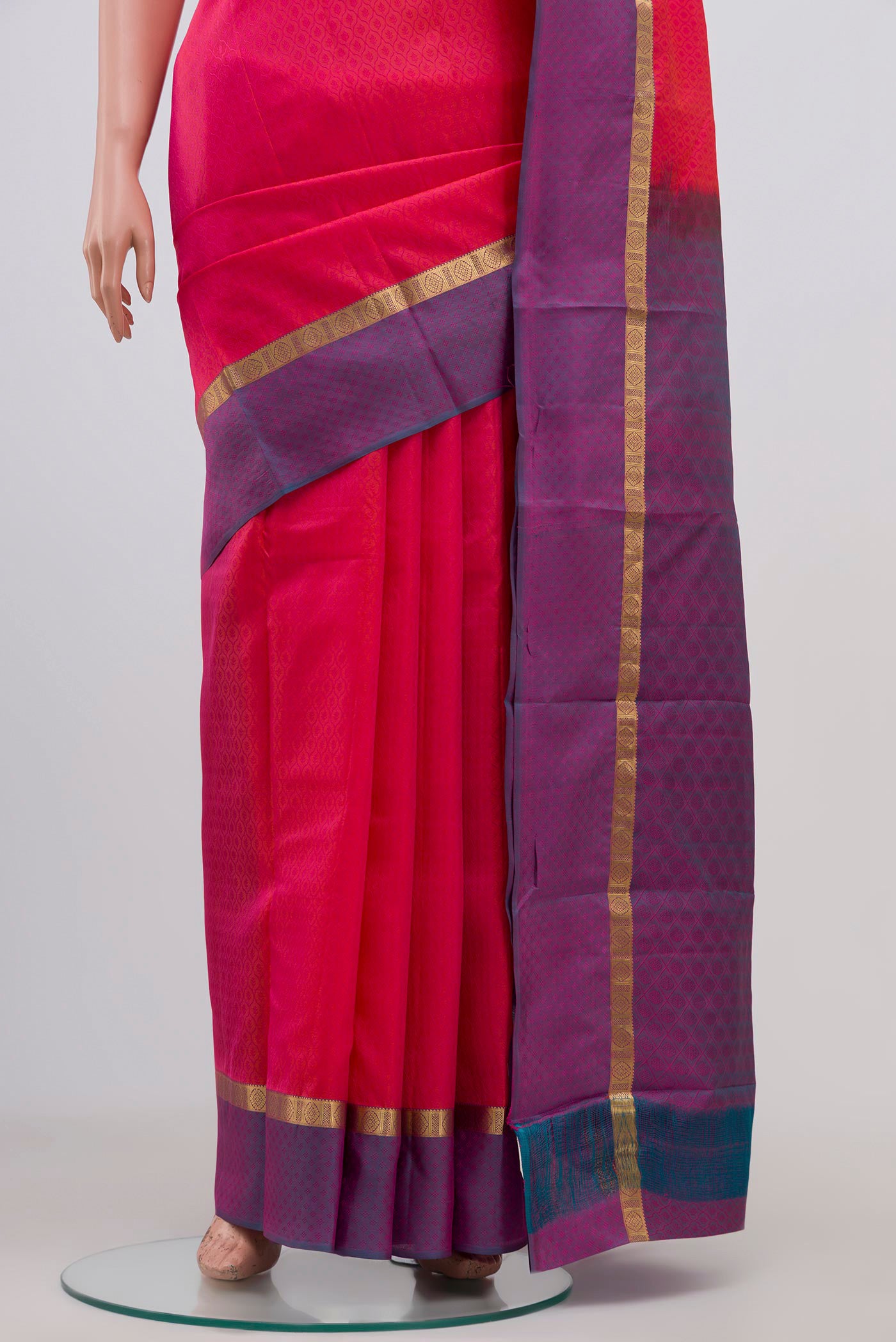 Pleats and pallu of Pink Kanchipuram Silk Saree with Jacquard design on the body and Thin Zari Line. 