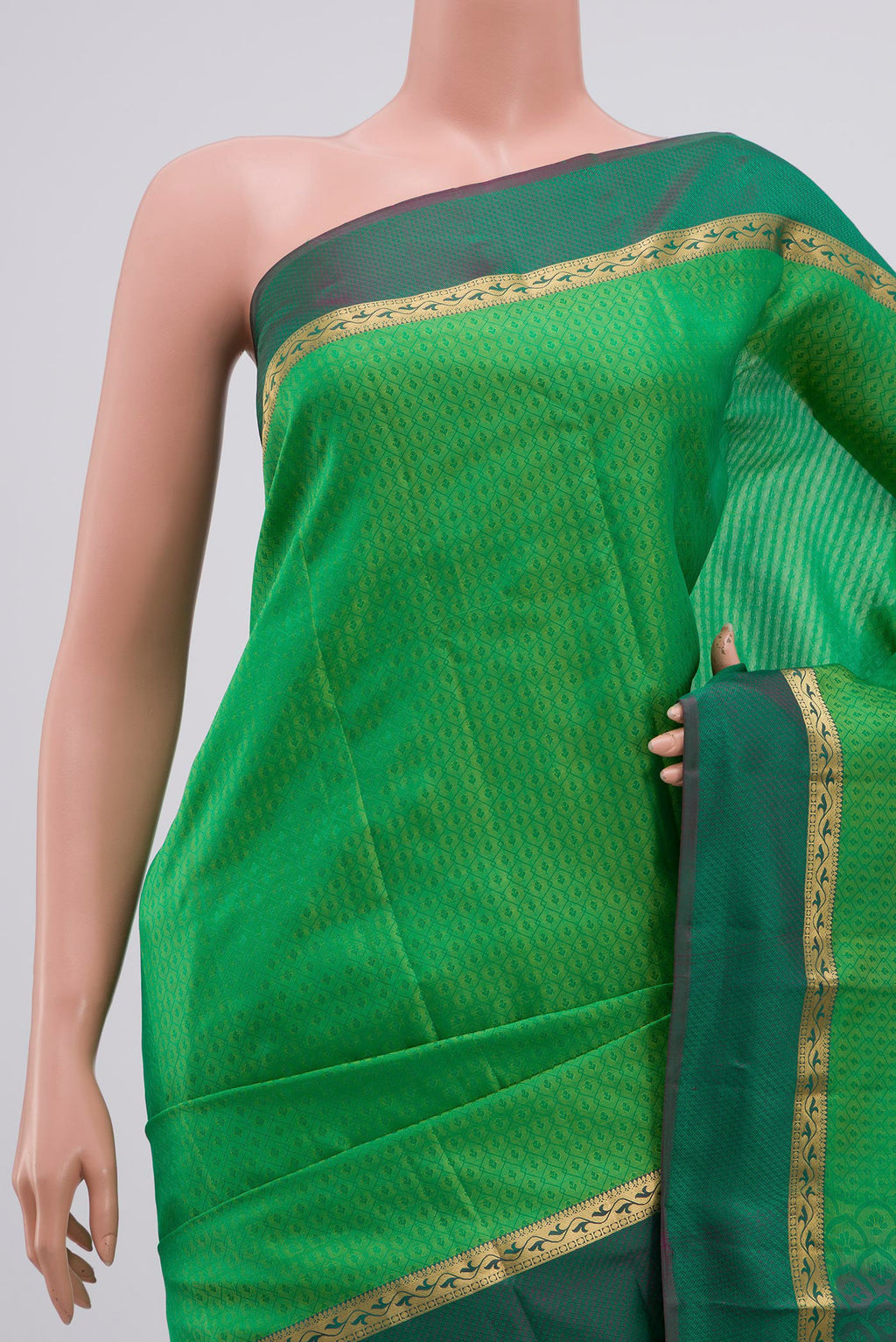 Border image of Light Green Kanchipuram Silk Saree with Jacquard design on the body and Thin Zari Line. 