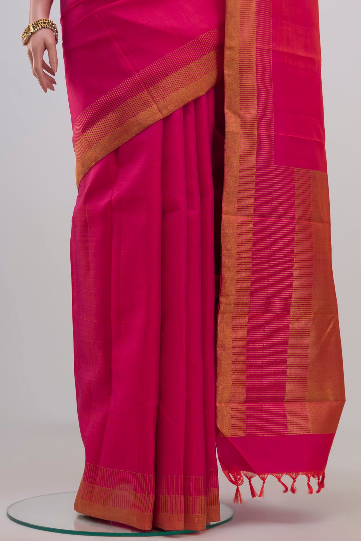 Pleats and pallu of Pure Silk Pure Zari Pink Kanchipuram Saree with Plain Body and Zari Border. 