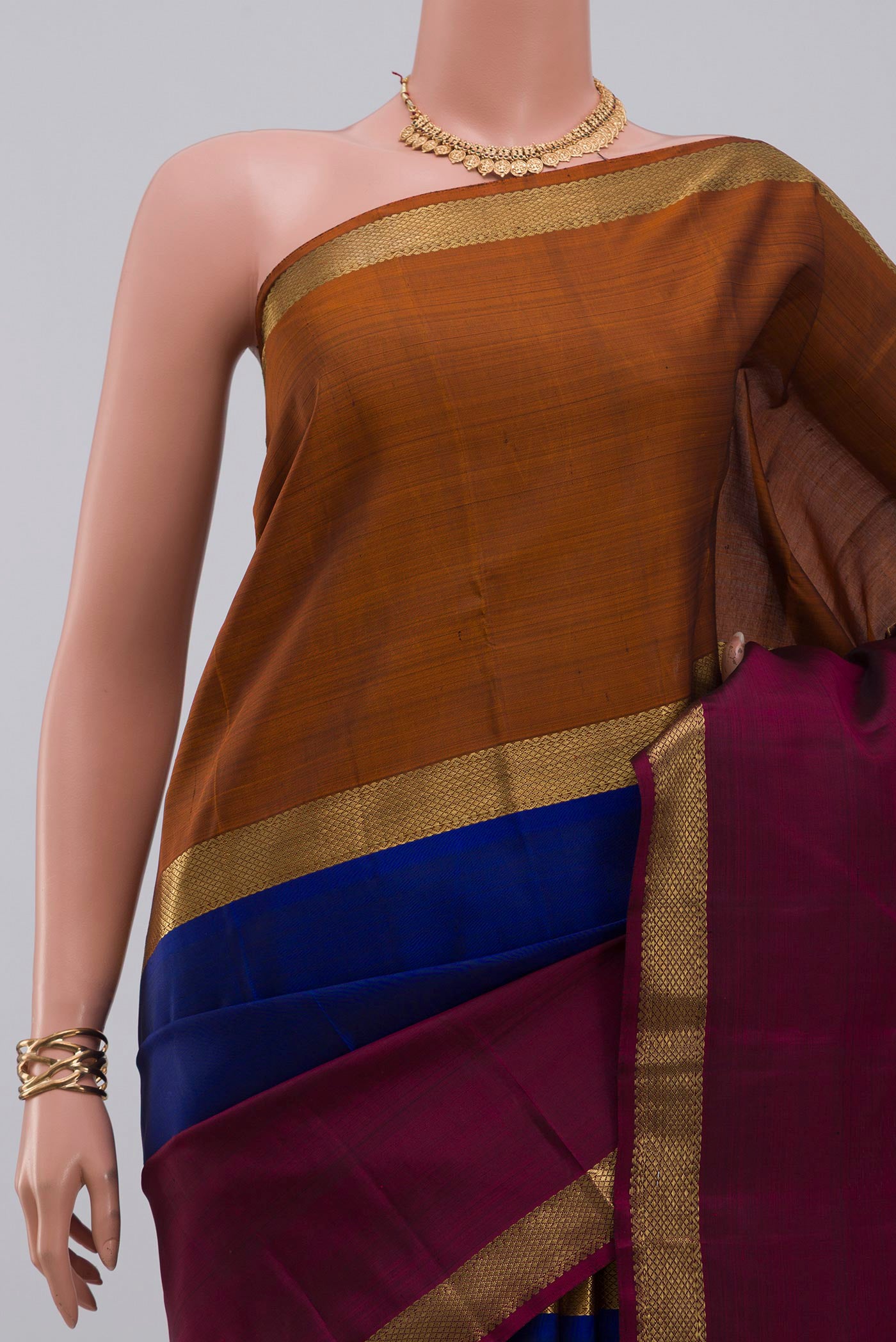 Border image of Pure Silk Pure Zari Blue Kanchipuram Saree with Plain Body and Ganga Jamuna Border. 