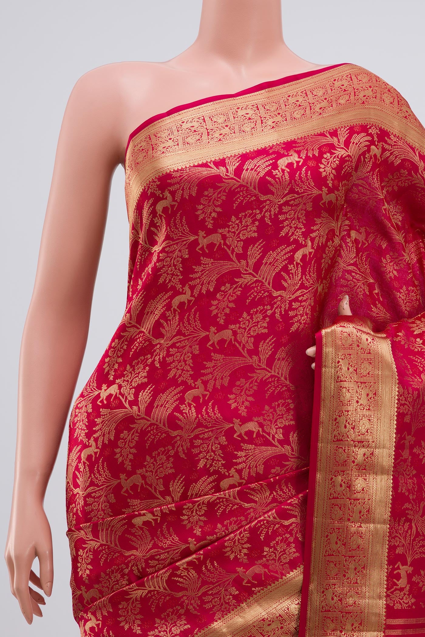 Border image of Deep Red Kanjivaram Silk Saree with Zari Brocade on the body and Zari Border. 