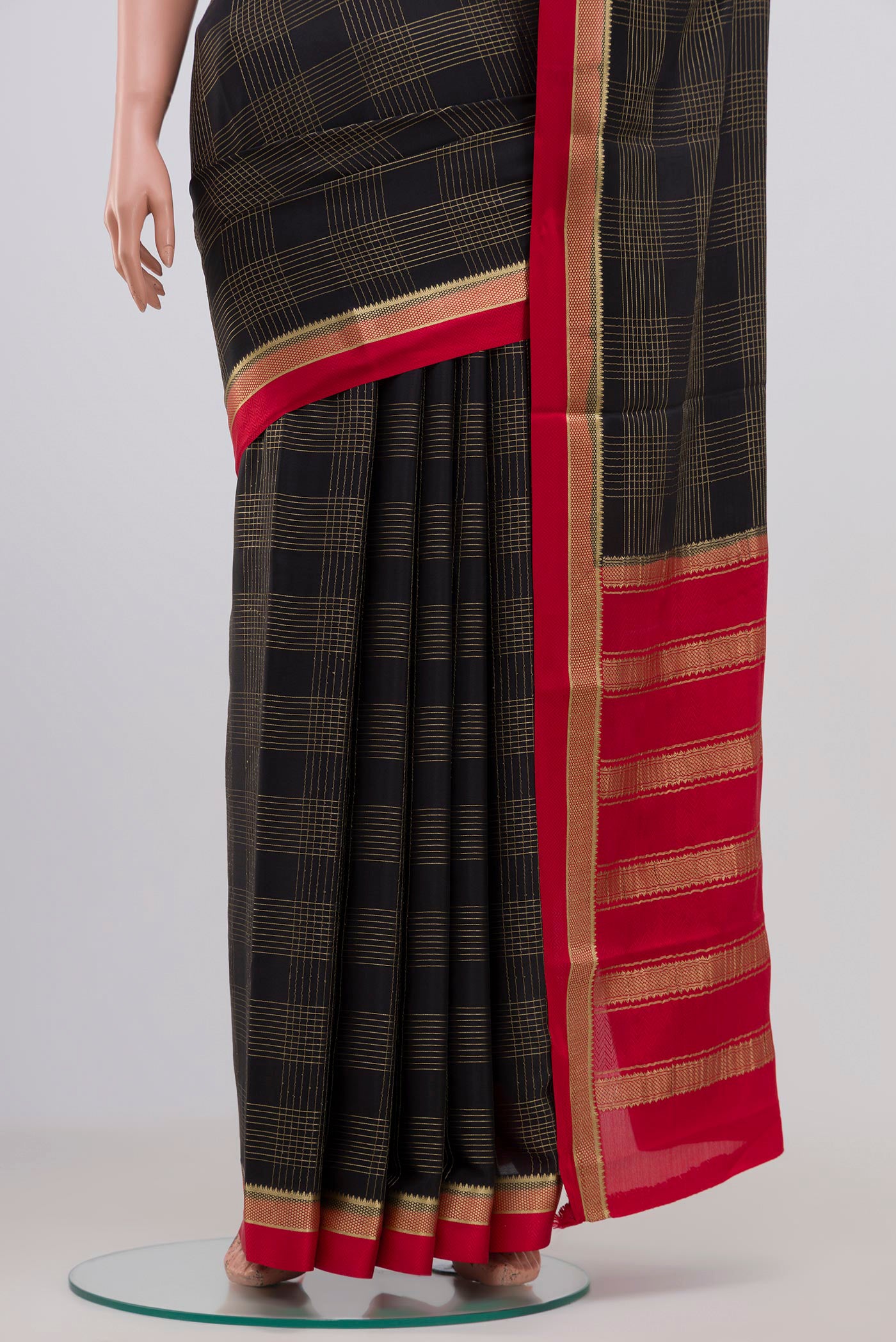 Pleats and pallu of Black Mysore Crepe Saree with Checked design on the body and Thin Zari Line. 