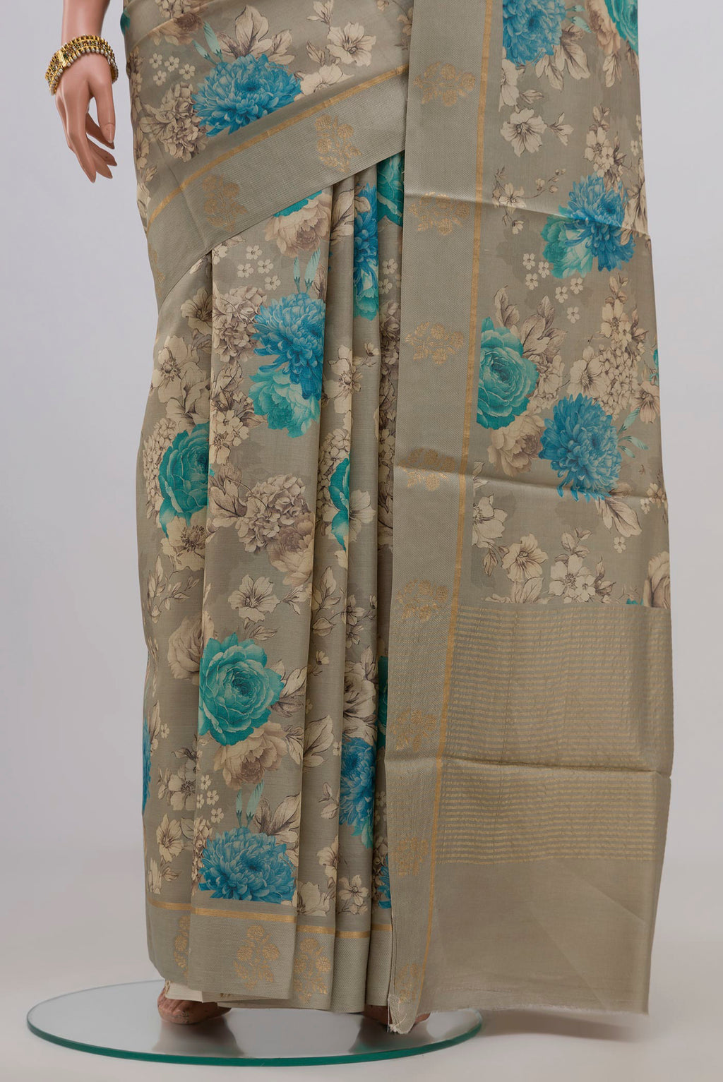 Pleats and pallu of Green Tussar Silk Saree with Fancy on the body and Thin Zari Line. 