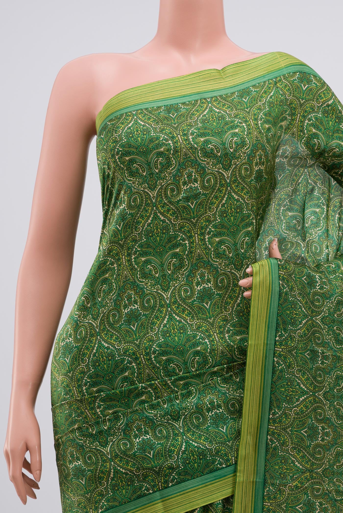 Border image of Green Printed Silk Saree with Printed design on the body and Plain Border. 