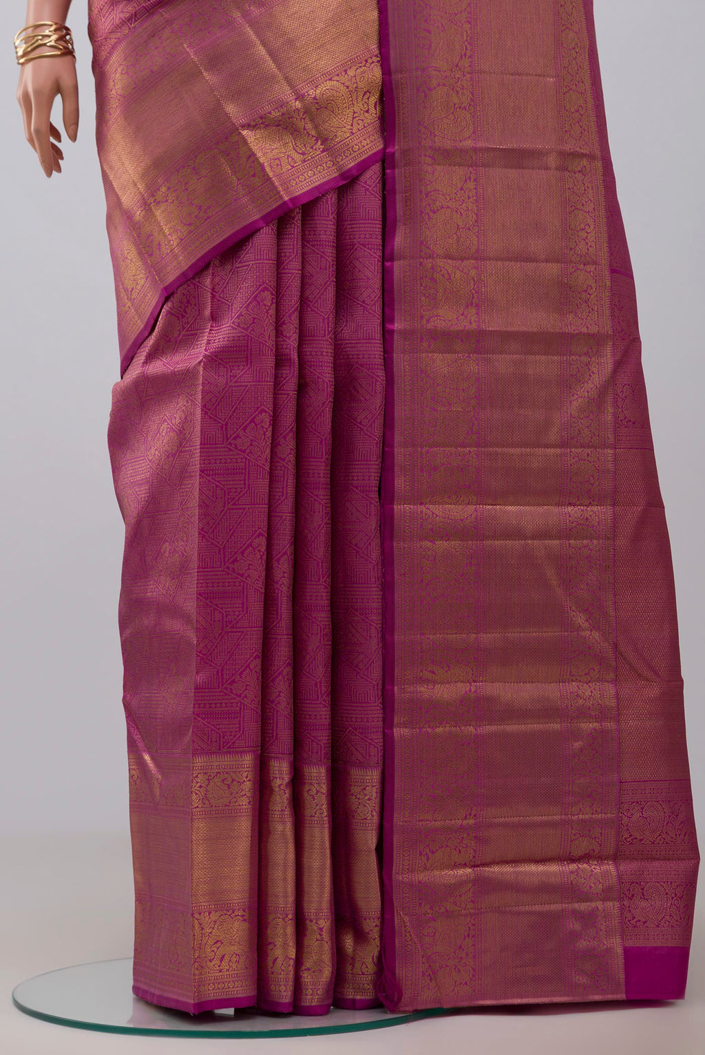 Pleats and pallu of Pink Kanchipuram Silk Saree with Zari Brocade on the body and Zari Border. 