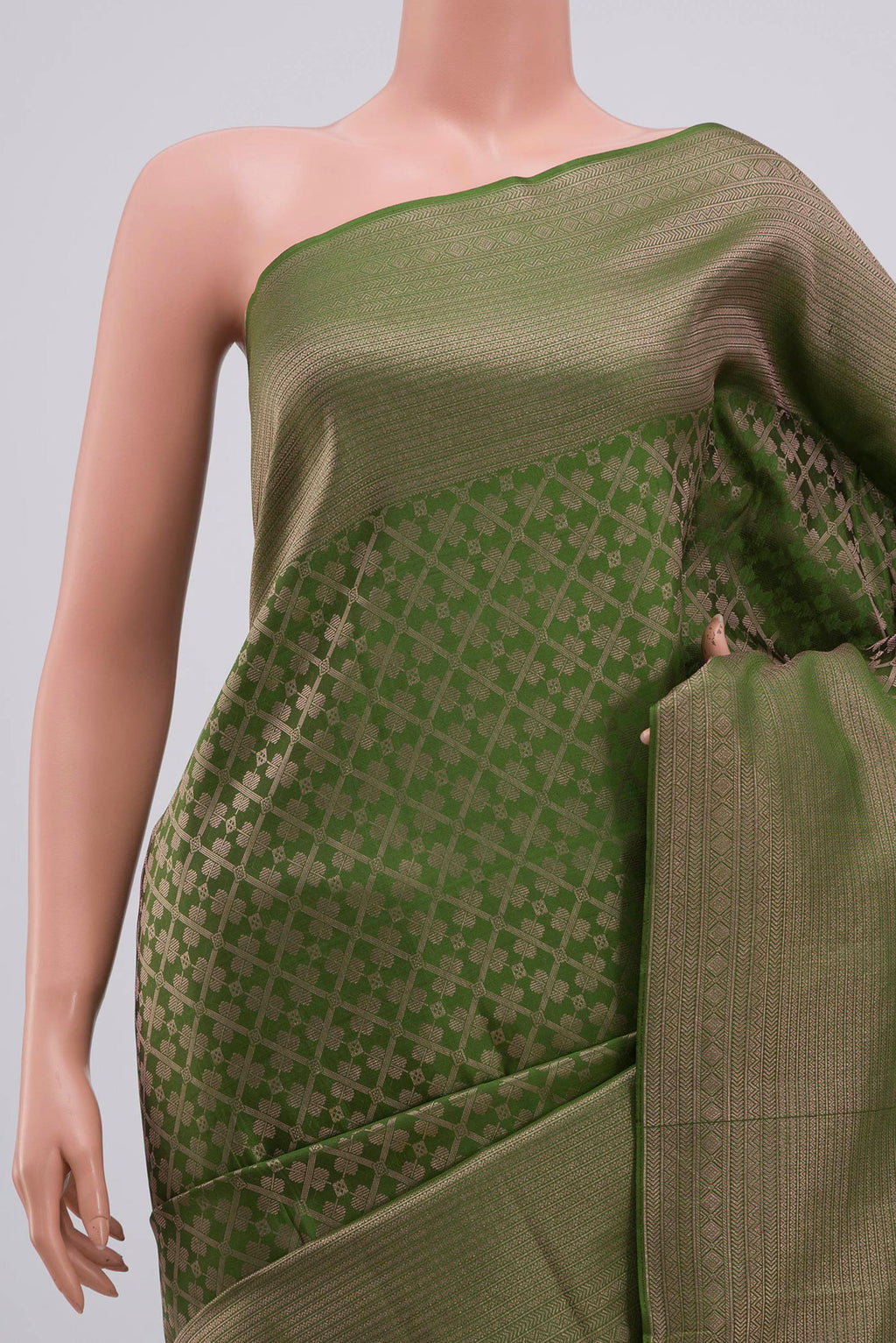 Border image of Mehandi Green Kanchipuram Silk Saree with Zari Brocade on the body and Zari Border. 