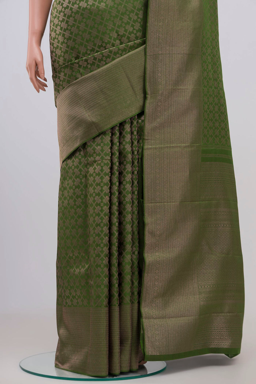 Pleats and pallu of Mehandi Green Kanchipuram Silk Saree with Zari Brocade on the body and Zari Border. 