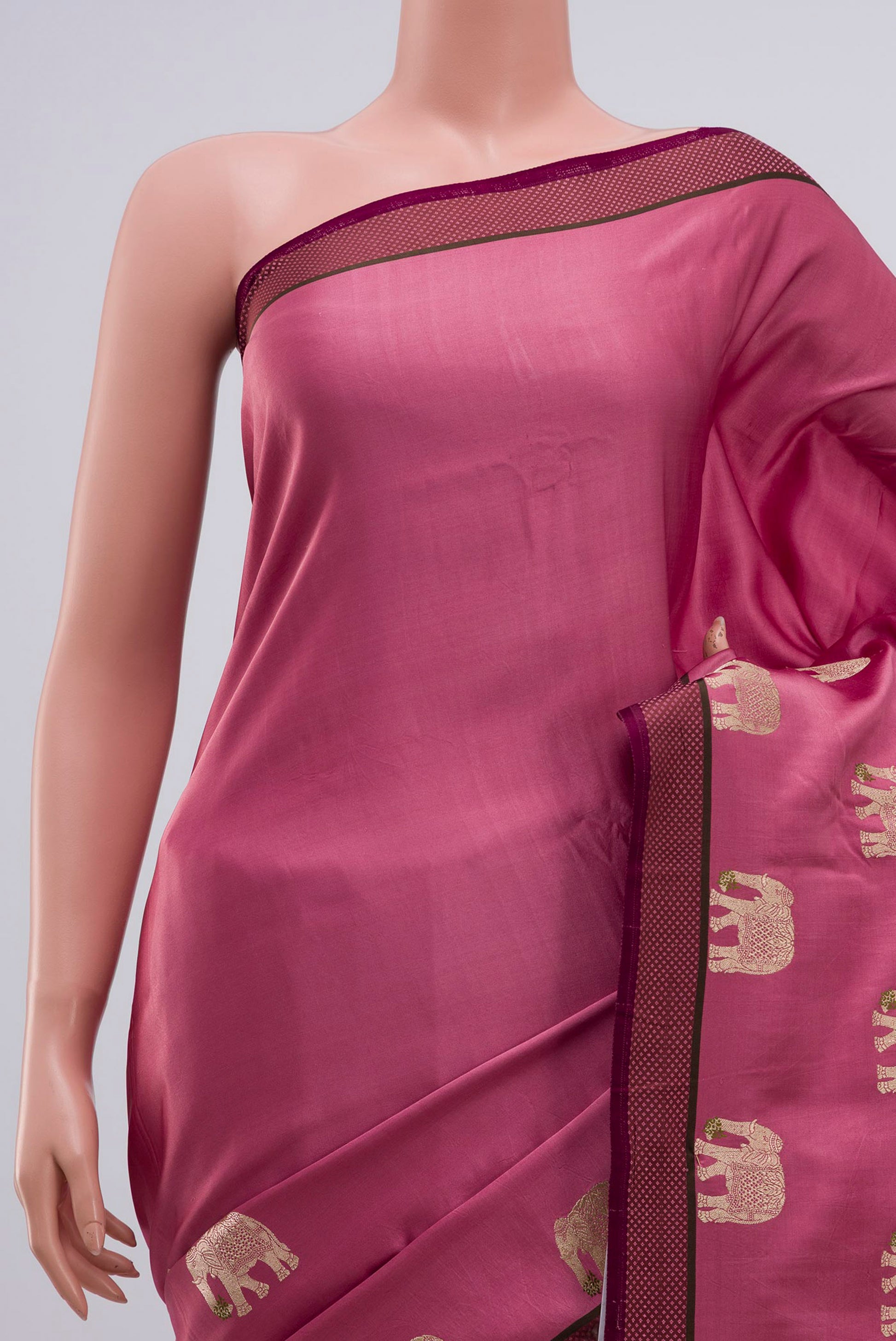 Border image of Pink Banarasi Silk Saree with Zari Butta on the body and Thread Border. 