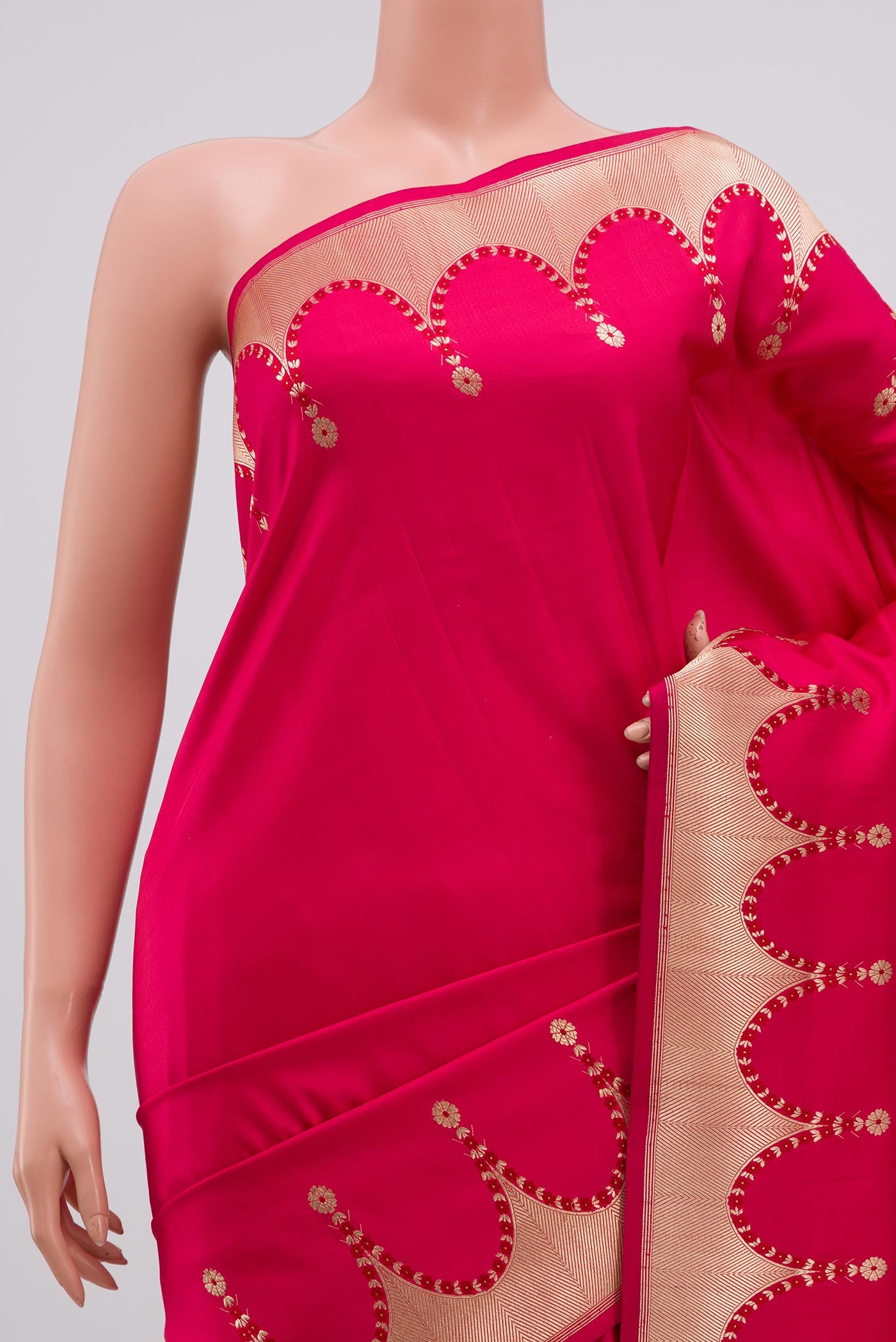 Border image of Pink Banarasi Silk Saree with Plain Body and Fancy Border. 