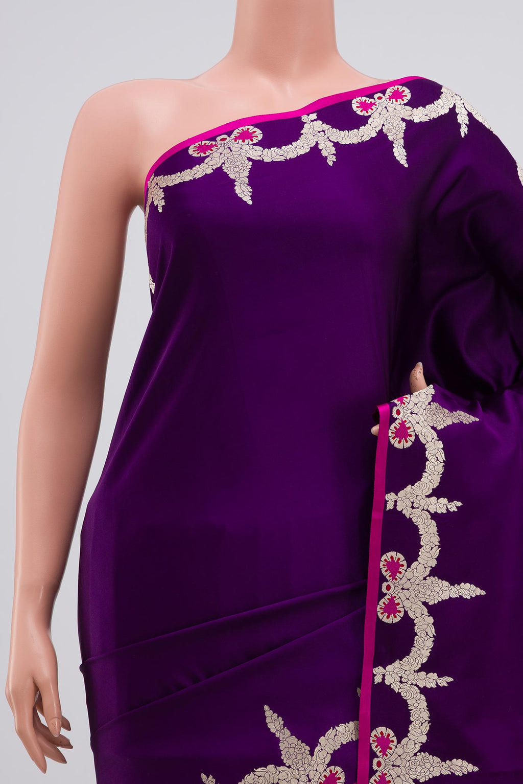 Border image of Purple Banarasi Silk Saree with Plain Body and Fancy Border. 