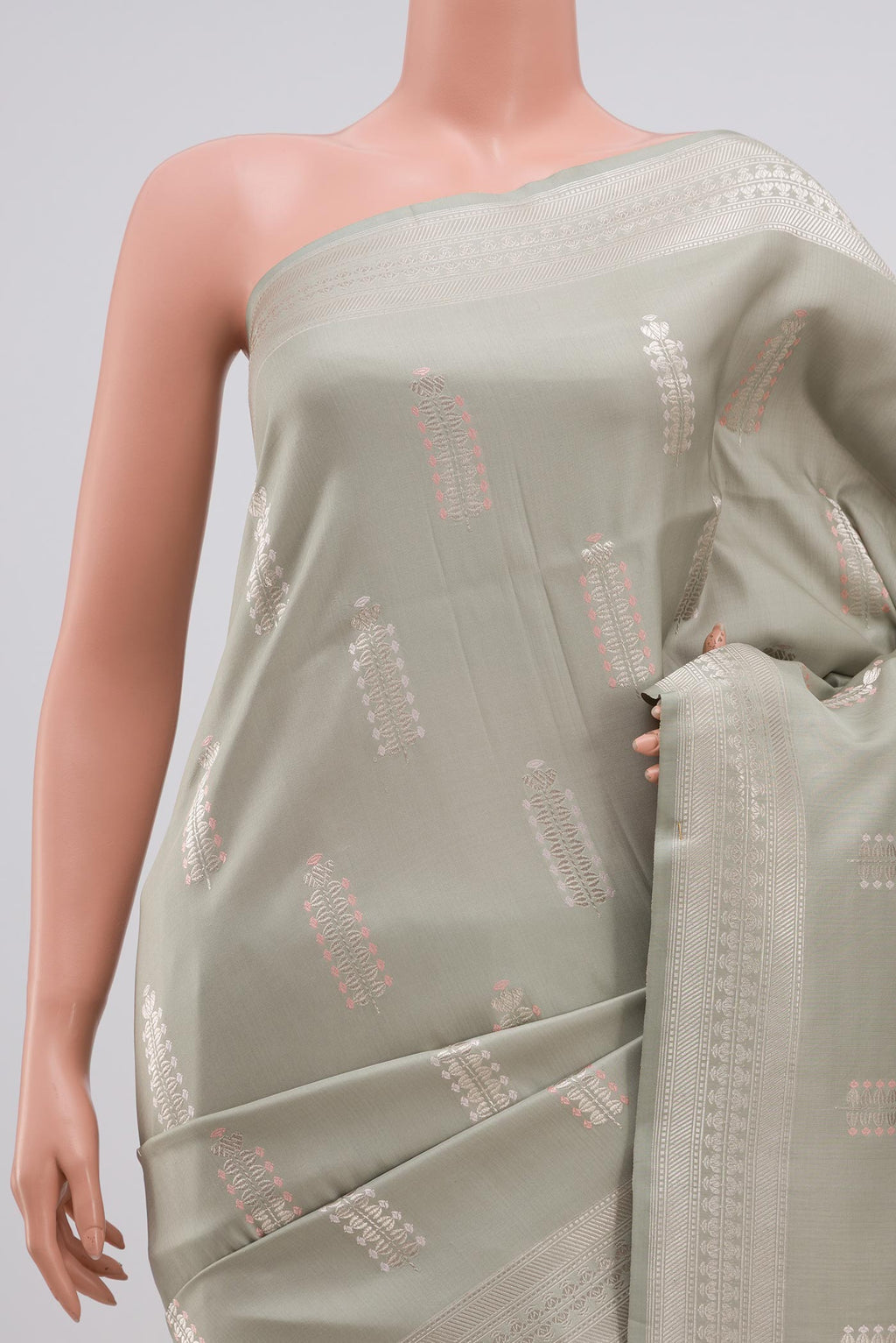 Border image of Grey Banarasi Silk Saree with Zari Butta on the body and Zari Border. 