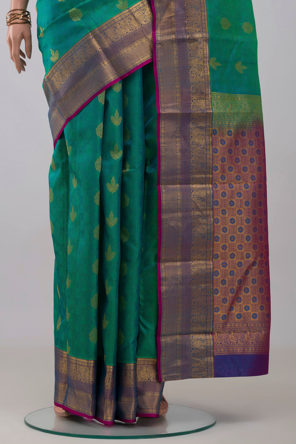 Pleats and pallu of Turquoise Kanchipuram Silk Saree with Jacquard With Zari Butta on the body and Zari Border. 