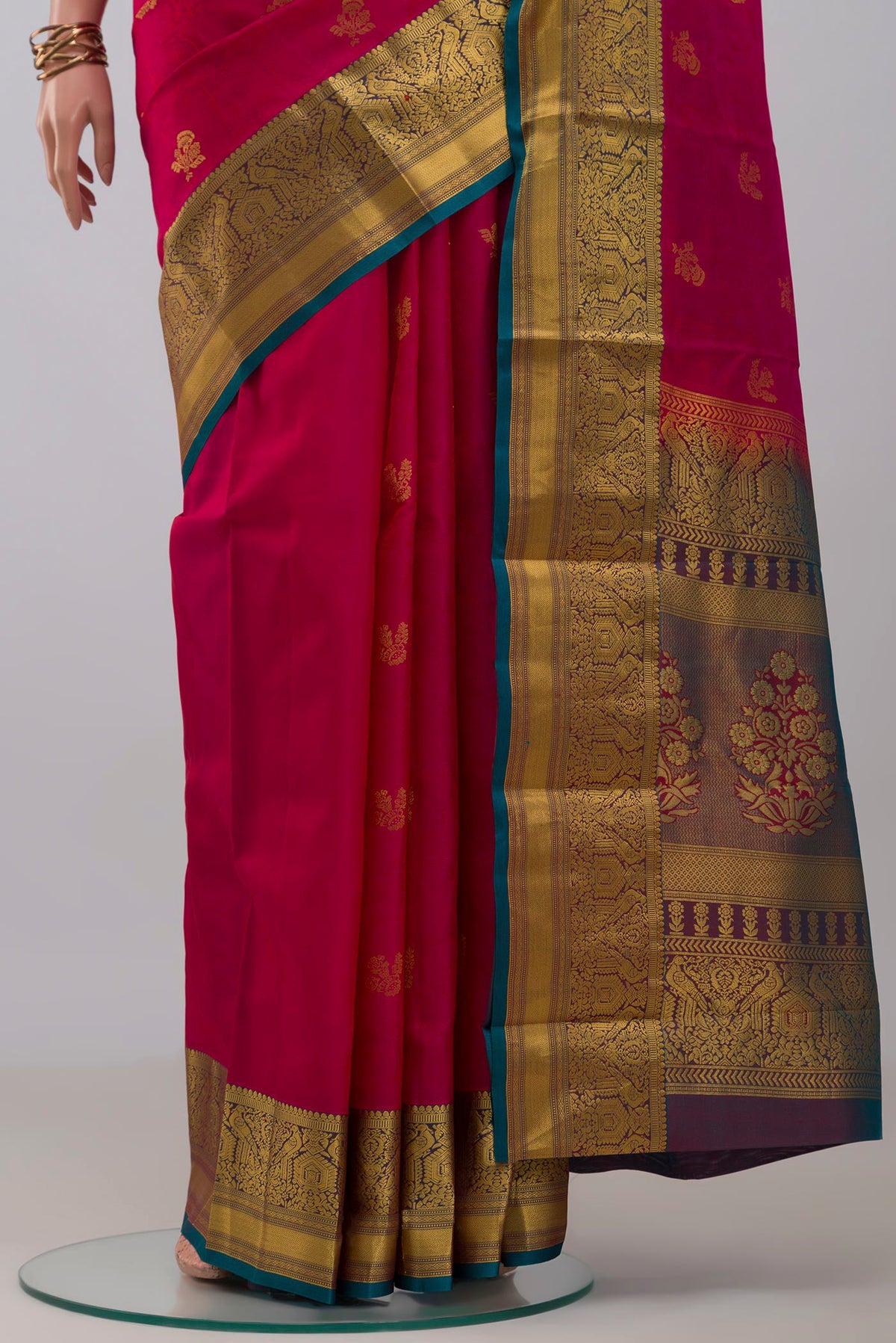 Pleats and pallu of Pink Kanchipuram Silk Saree with Jacquard With Zari Butta on the body and Zari Border. 