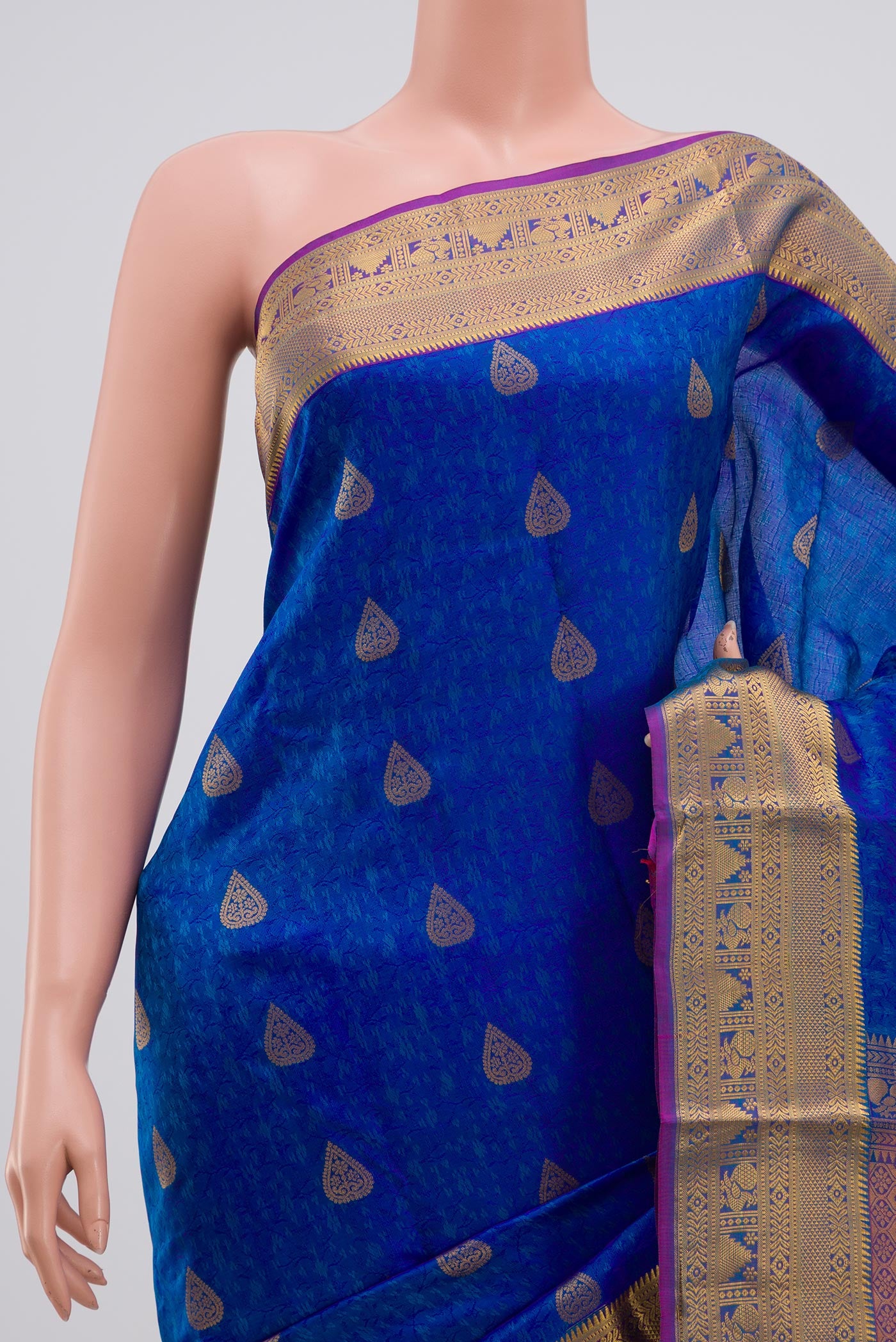 Border image of Royal Blue Kanchipuram Saree with Jacquard With Zari Butta on the body and Zari Border. 