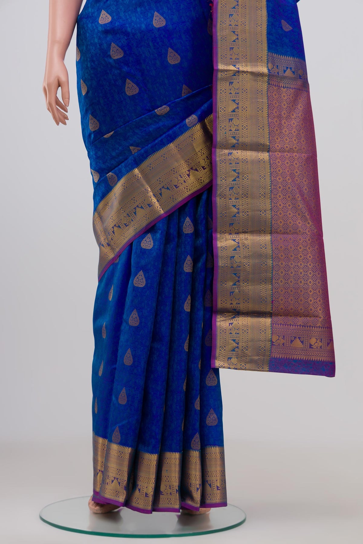 Pleats and pallu of Royal Blue Kanchipuram Saree with Jacquard With Zari Butta on the body and Zari Border. 