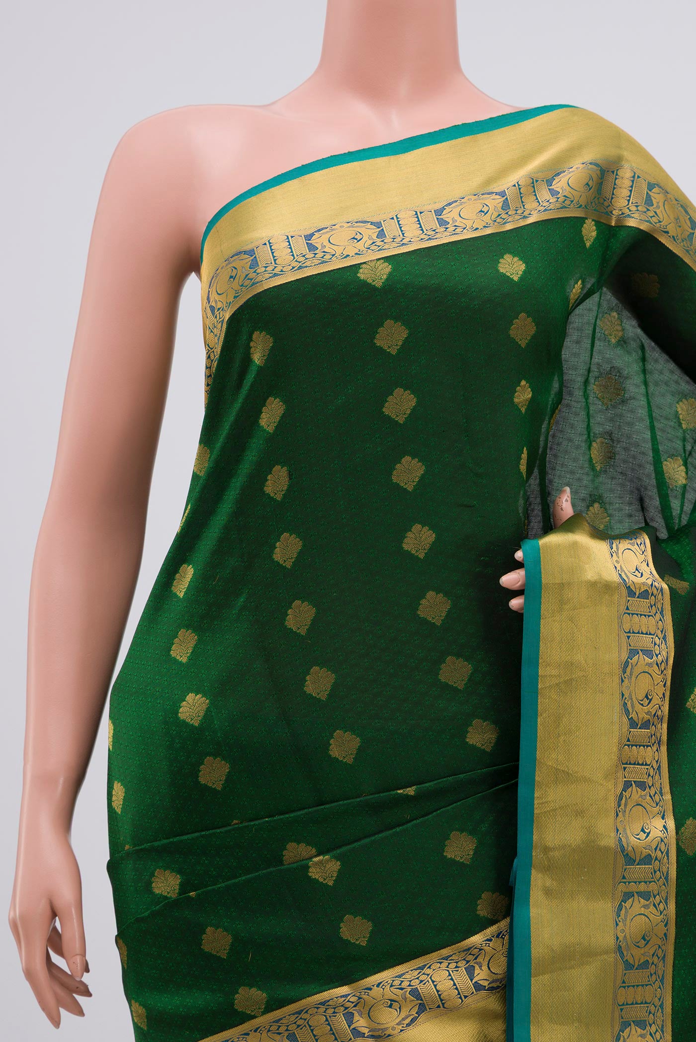 Border image of Bottle Green Kanchipuram Silk Saree with Jacquard design on the body and Zari Border. 