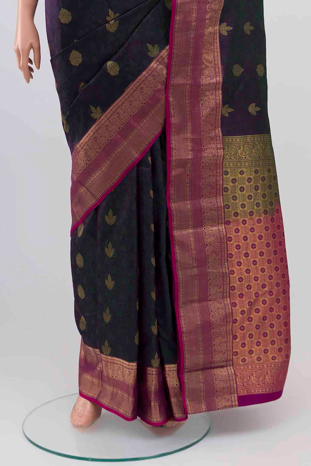 Pleats and pallu of Green With Purple Color Kanchipuram Silk Saree with Jacquard With Zari Butta on the body and Zari Border