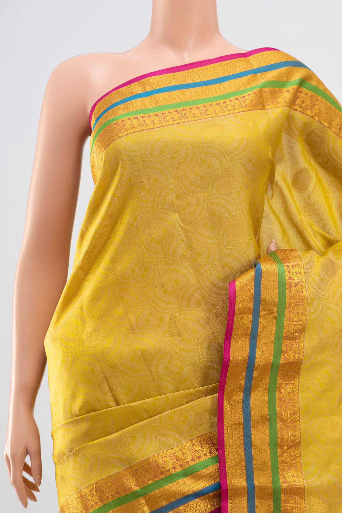 Border image of Cream Kanchipuram Silk Saree with Jacquard design on the body and Zari Border. 