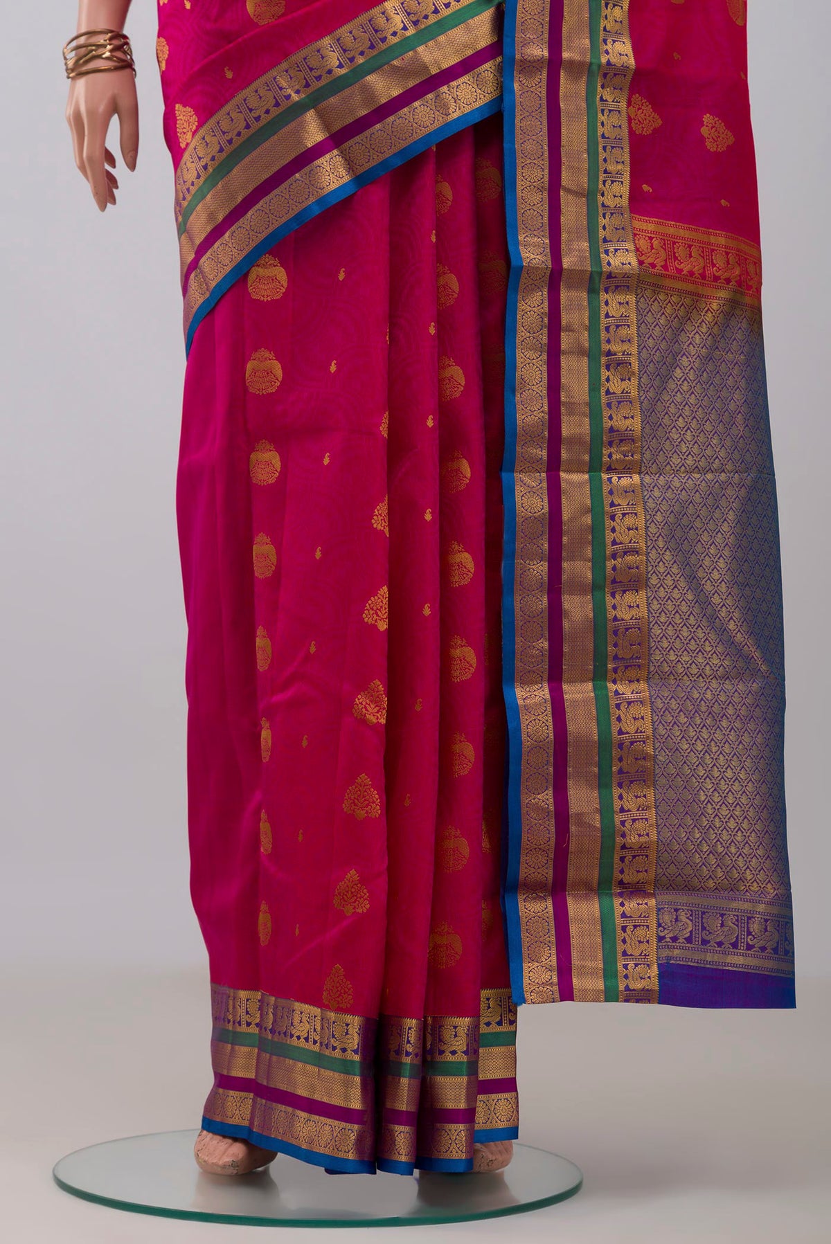 Pleats and pallu of Pink Kanchipuram Silk Saree with Jacquard With Zari Butta on the body and Zari Border. 