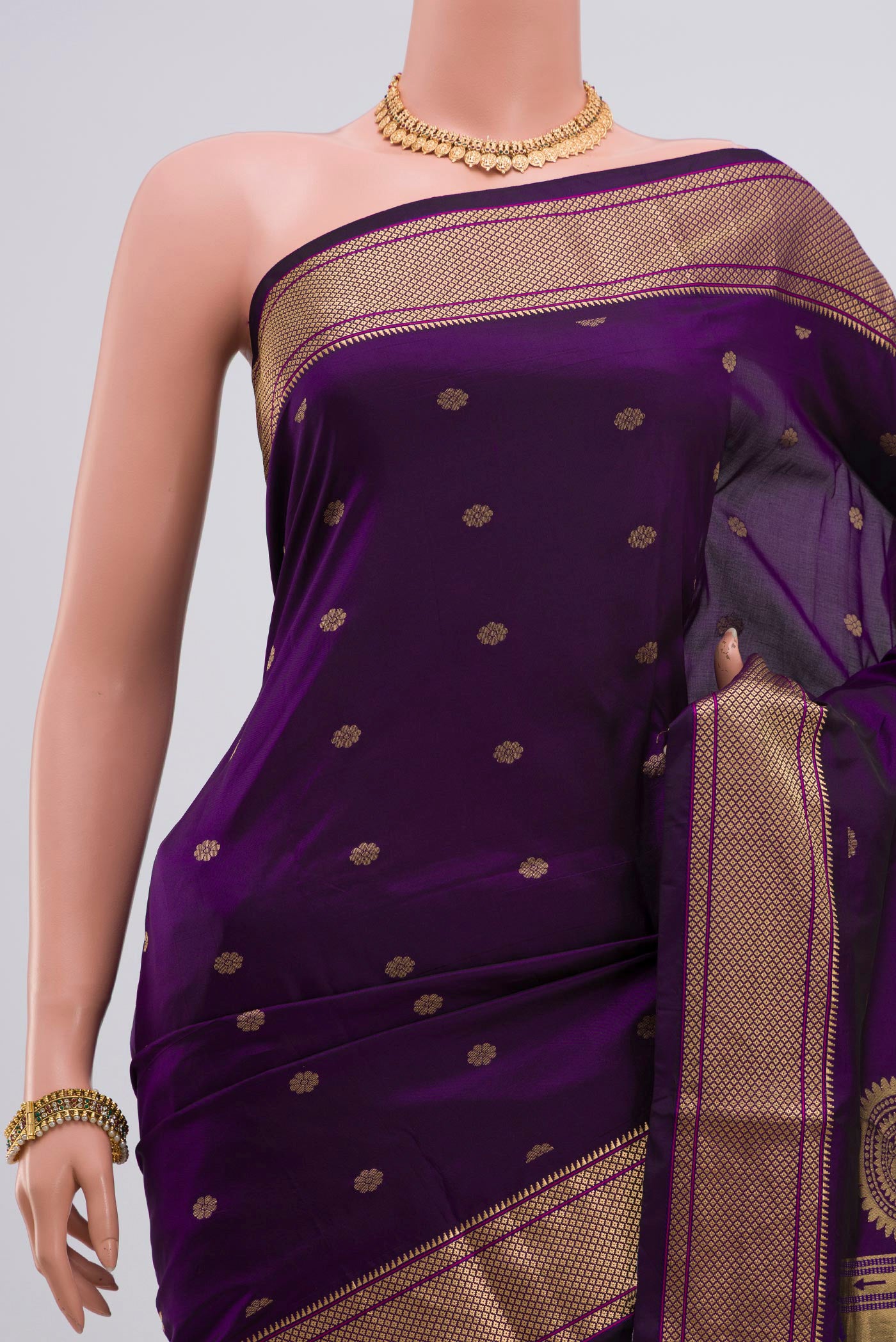 Border image of Purple Bangalore Silk Saree with Zari Butta on the body and Zari Border. 