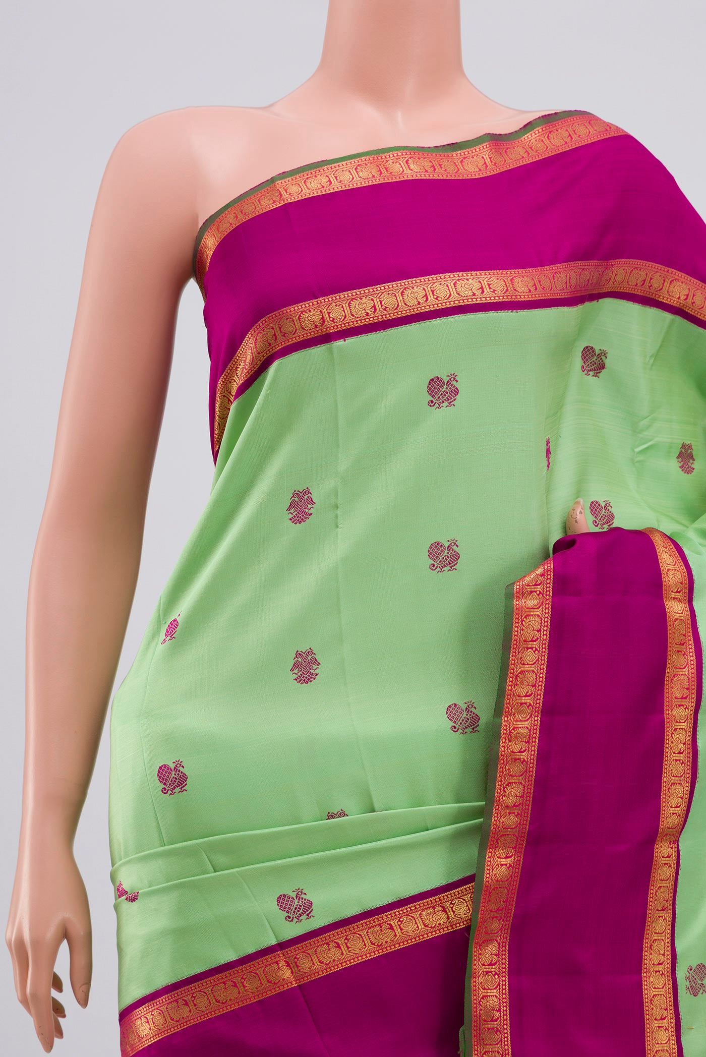 Border image of Pure Silk Pure Zari Pista Green Kanchipuram Saree with Zari Butta on the body and Zari Border. 