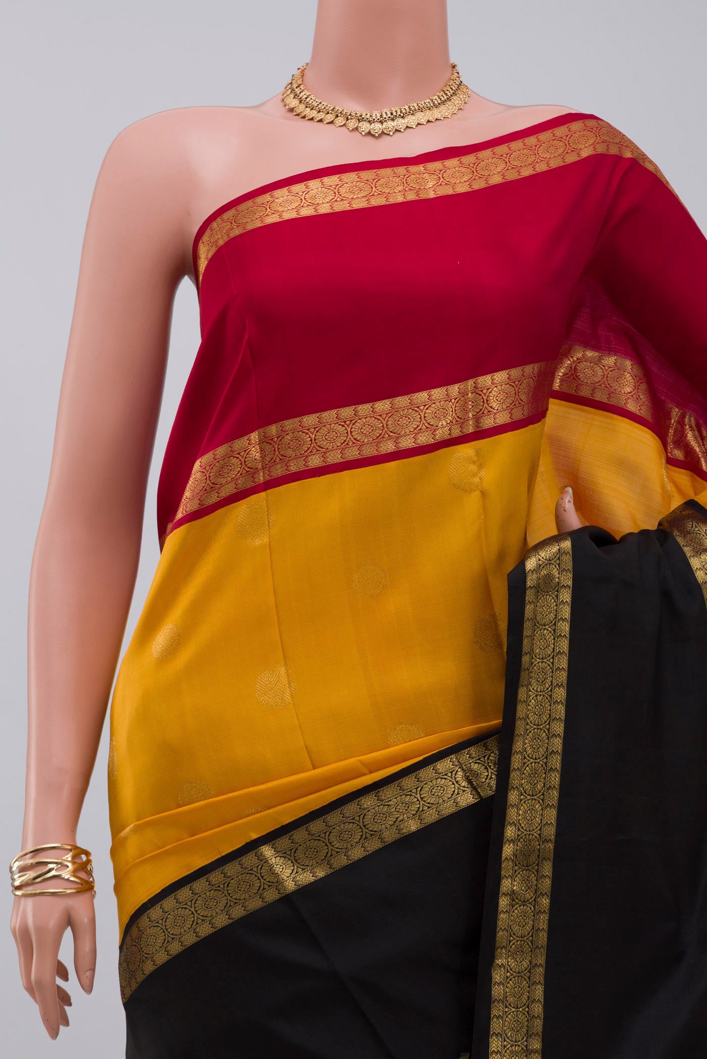 Border image of Pure Silk Pure Zari Yellow Kanjivaram Saree with Zari Butta on the body and Ganga Jamuna Border. 