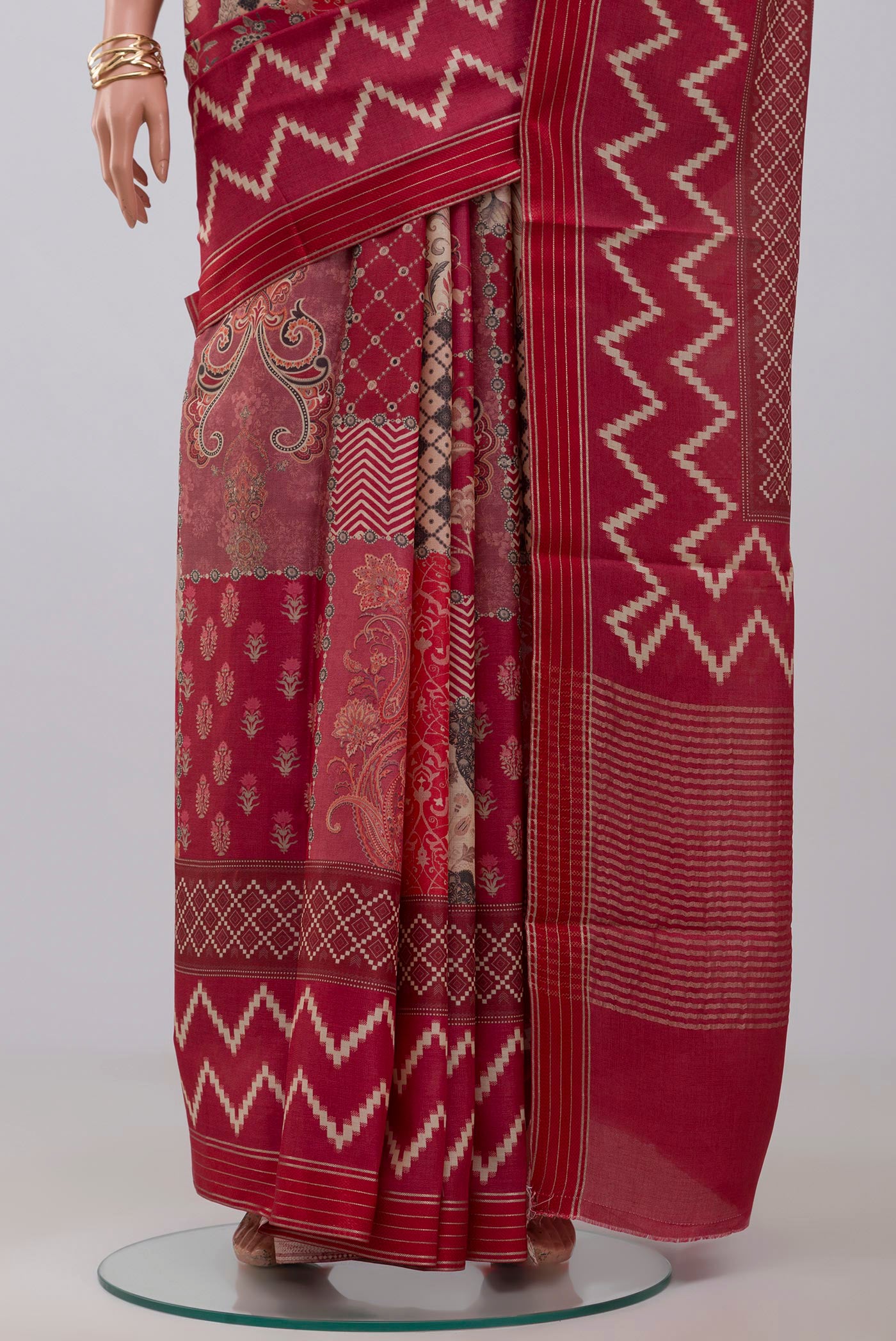 Pleats and pallu of Pink Tussar Silk Saree with Printed design on the body and Thin Zari Line. 