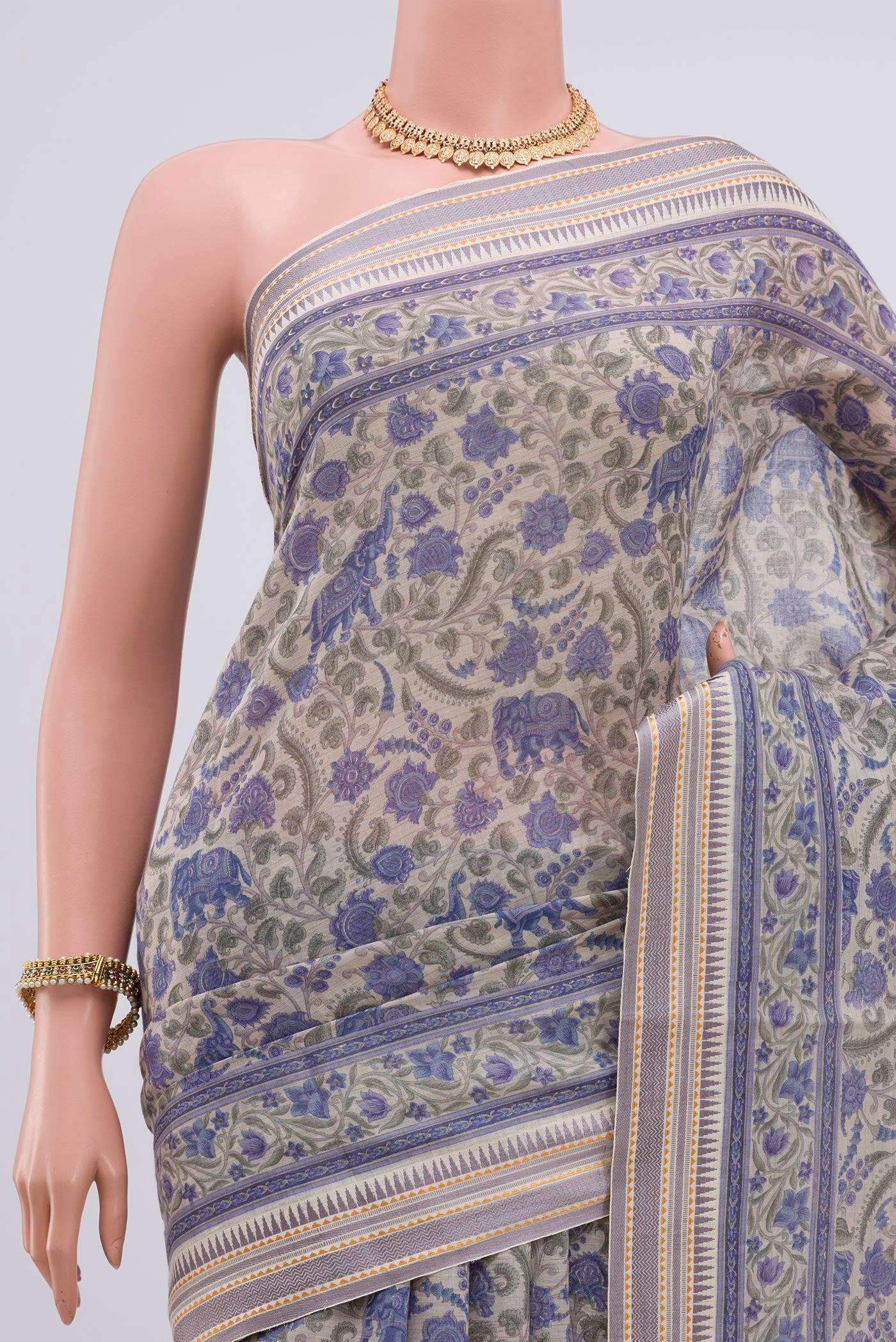 Border image of Grey Printed Cotton Saree with Printed design on the body and Thread Border. 