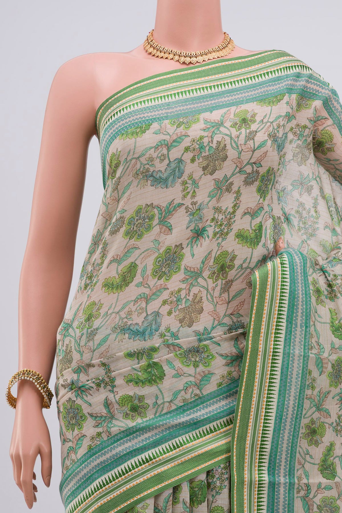 Border image of Grey Printed Cotton Saree with Printed design on the body and Thread Border. 